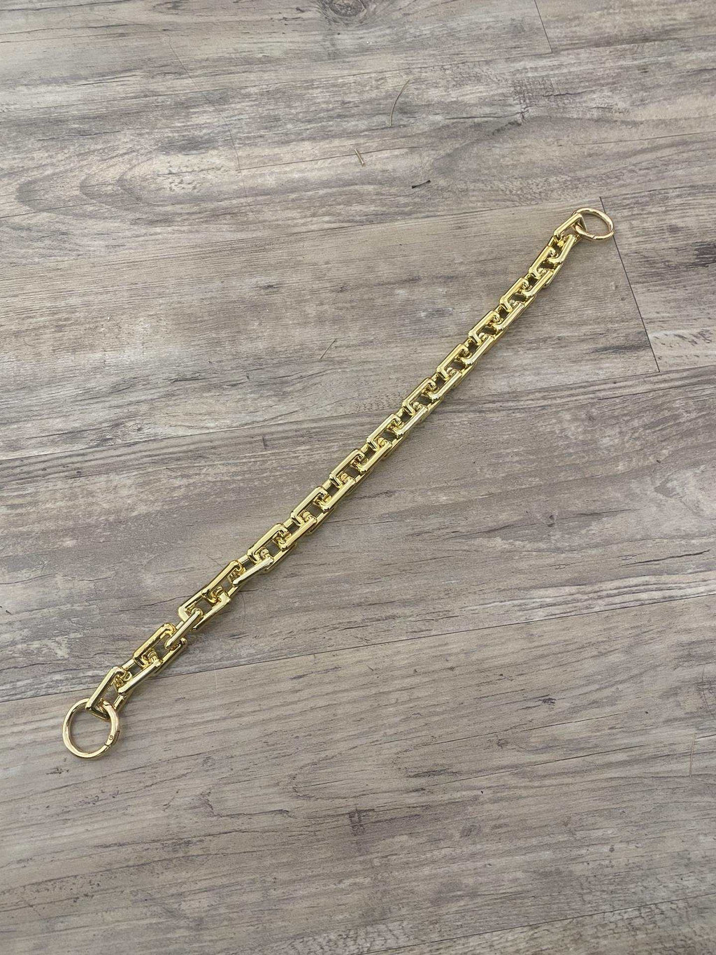 Cadena gruesa dorada de celulosa para bolso