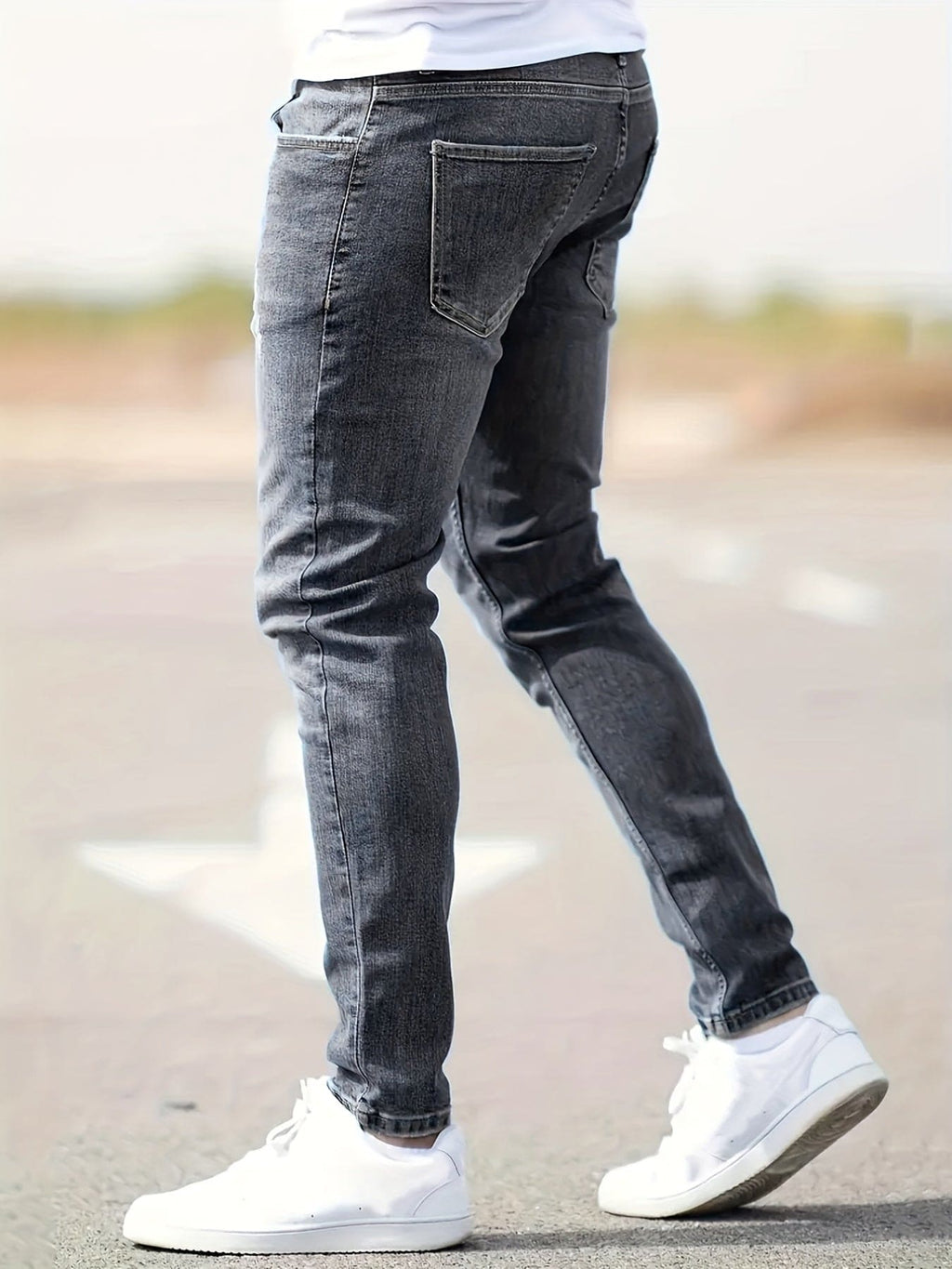 Jeans slim fit para hombre con detalles desgastados