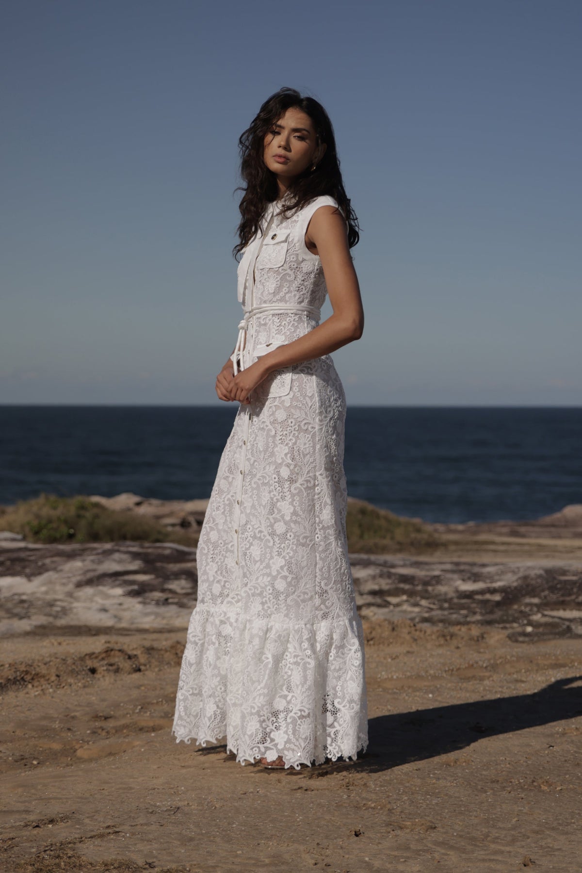 Vestido maxi Layan de encaje 3D con cinturón extraíble