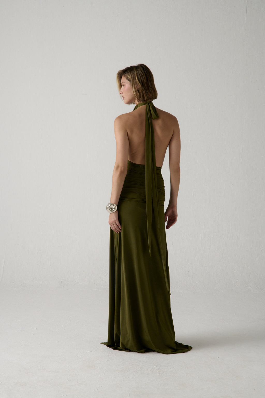 Vestido halter La Salsera en verde oliva