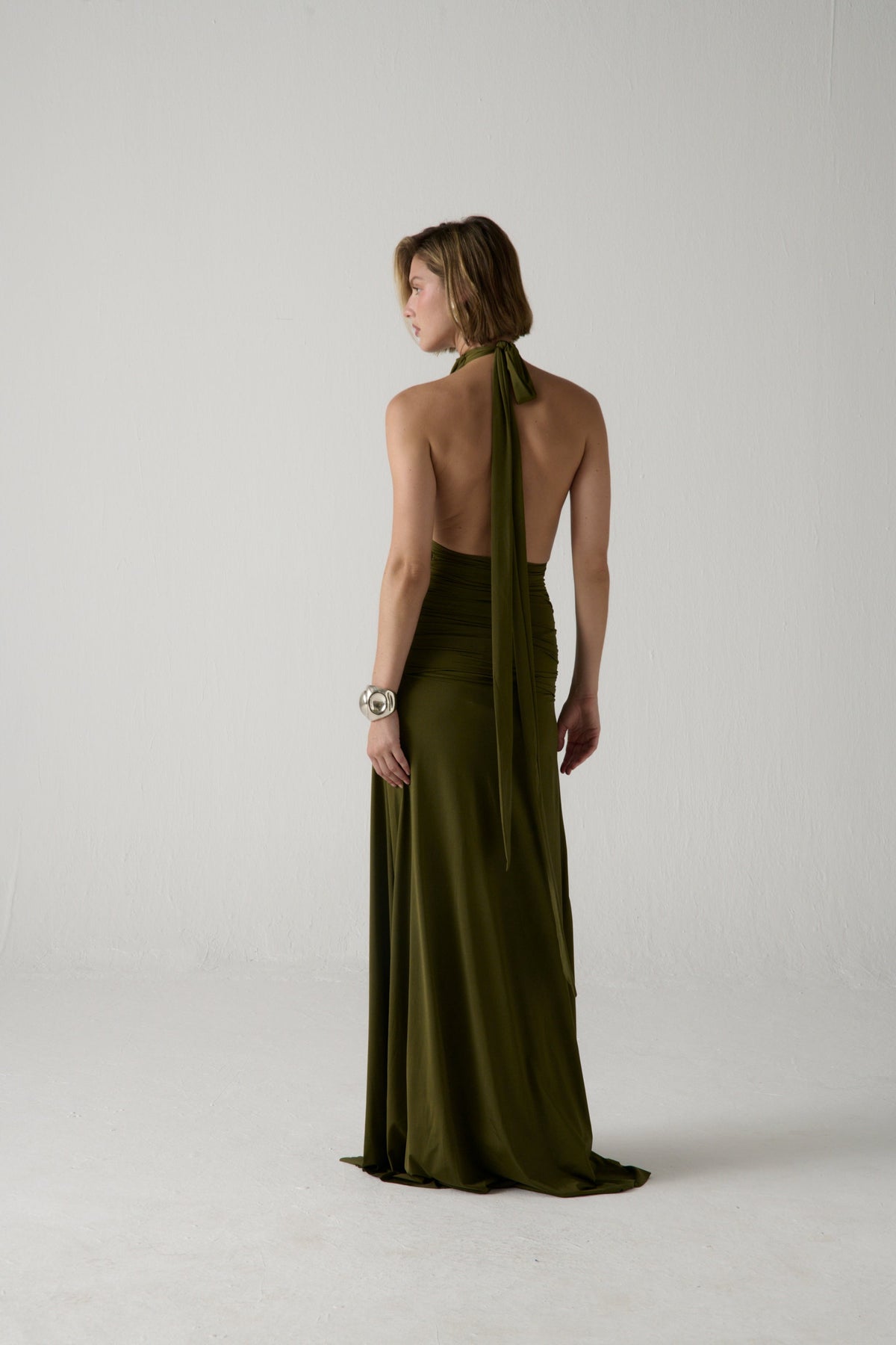 Vestido halter La Salsera en verde oliva