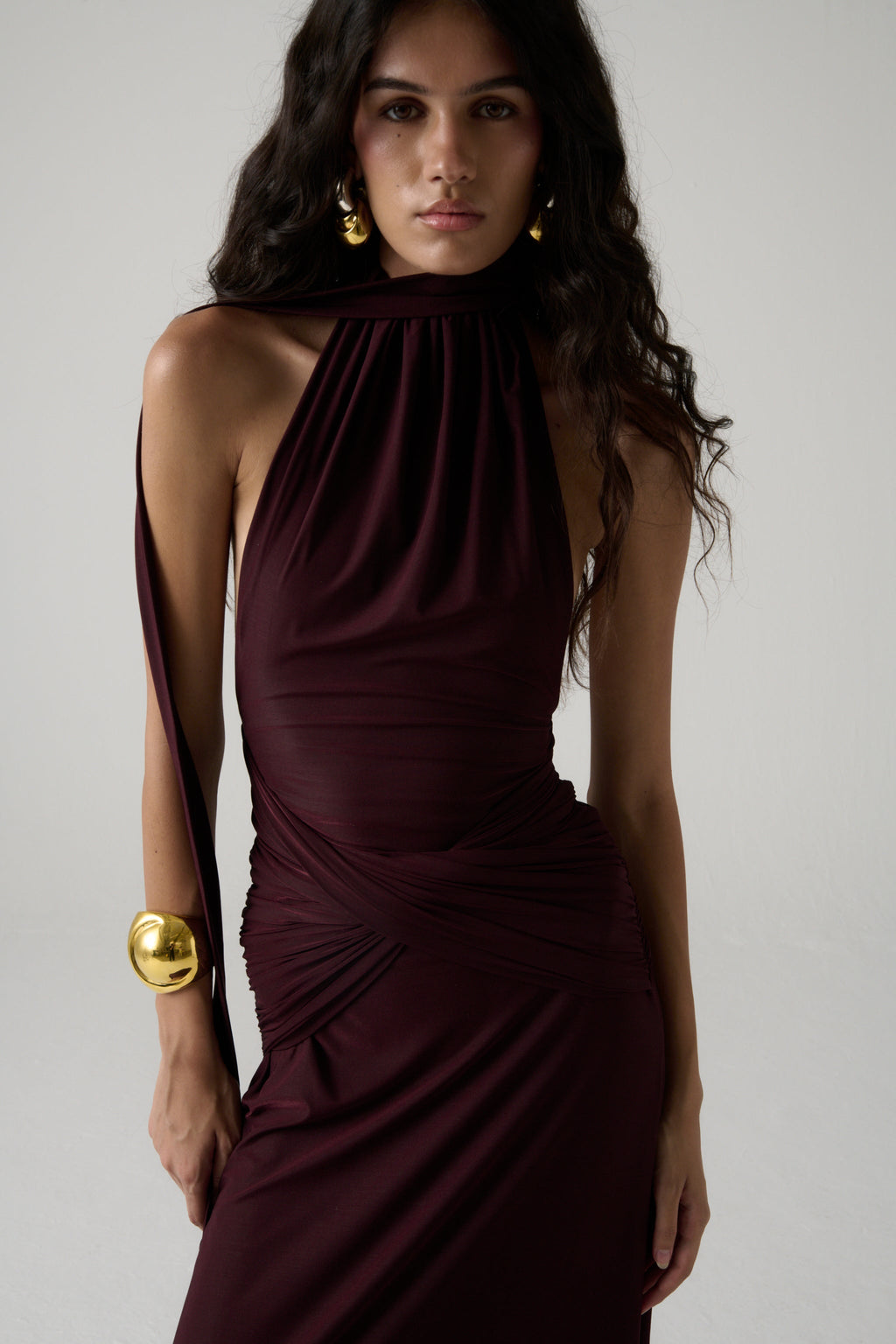 Vestido halter La Salsera en burdeos