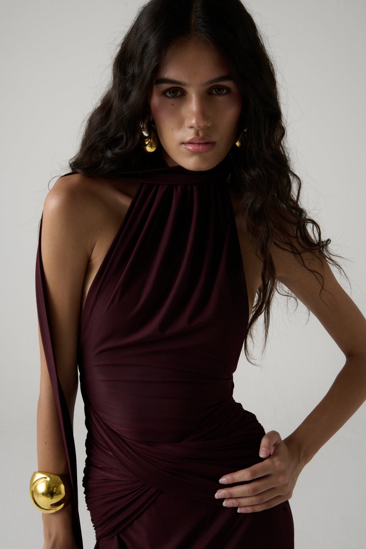 Vestido halter La Salsera en burdeos