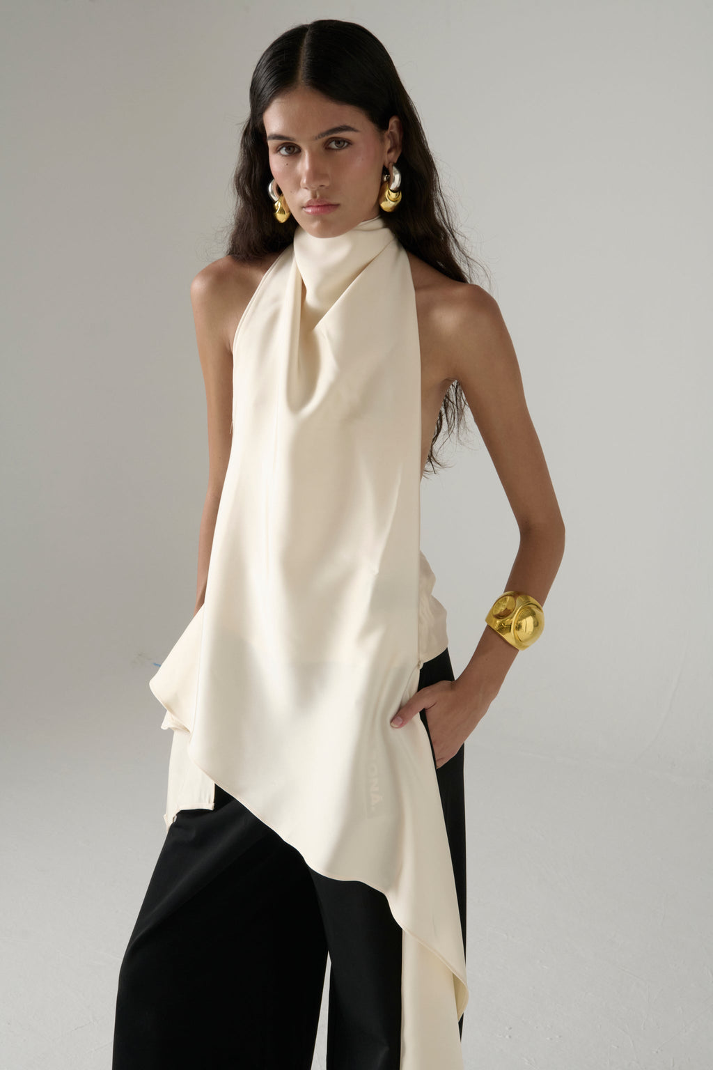 Blusa halter La Joyita en blanco roto