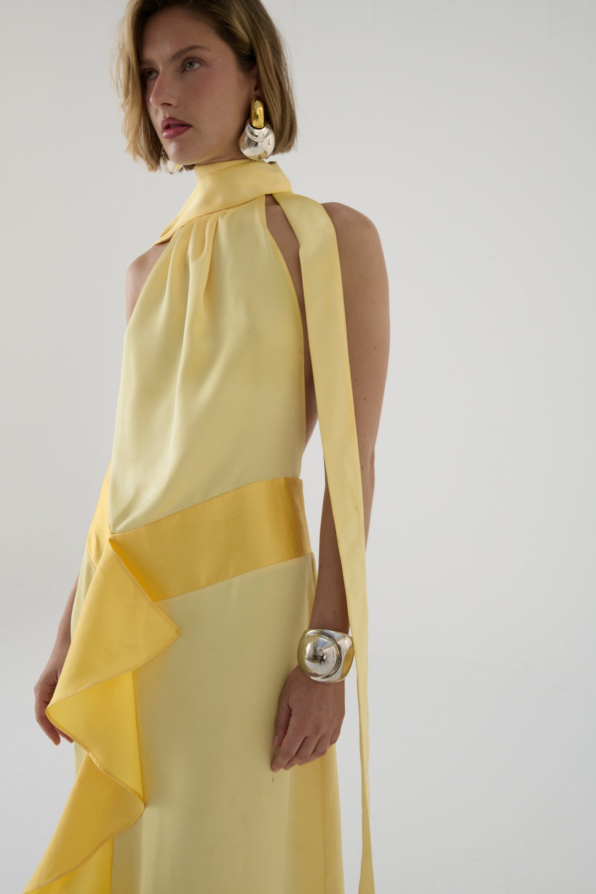 Vestido La Emperifollá en amarillo mantequilla
