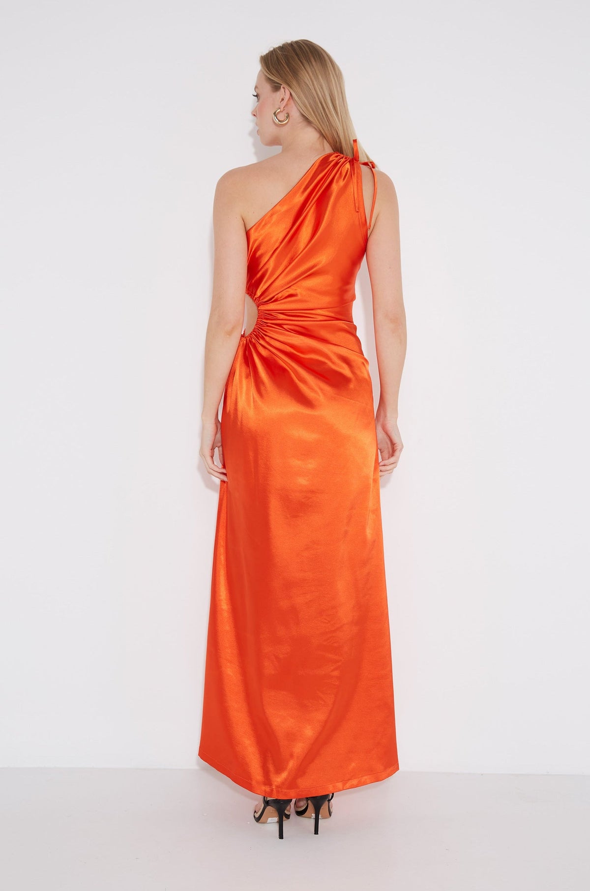 Vestido maxi Nour naranja de un hombro con cut-out