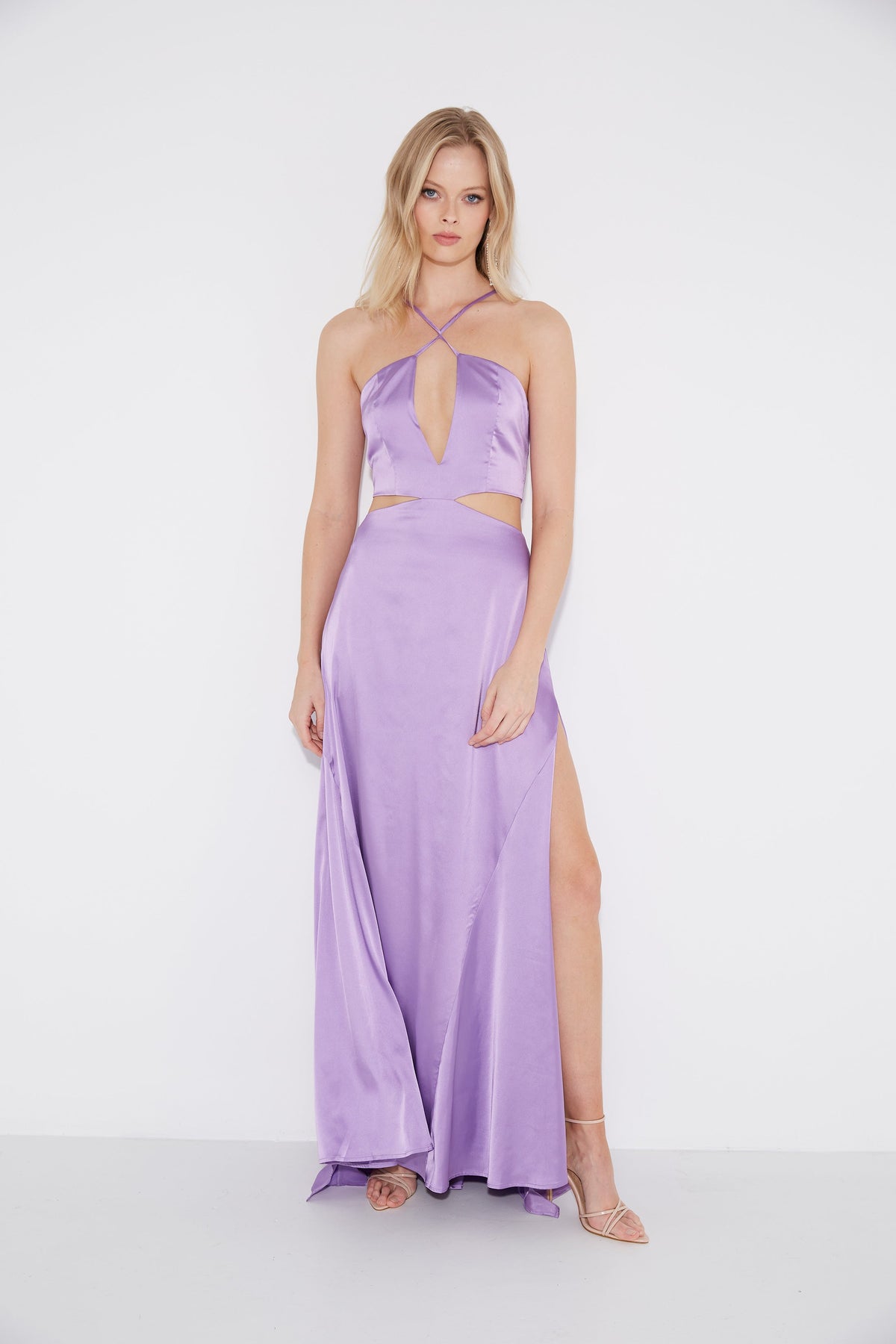 Vestido largo Zena lila con escote profundo y cut-out