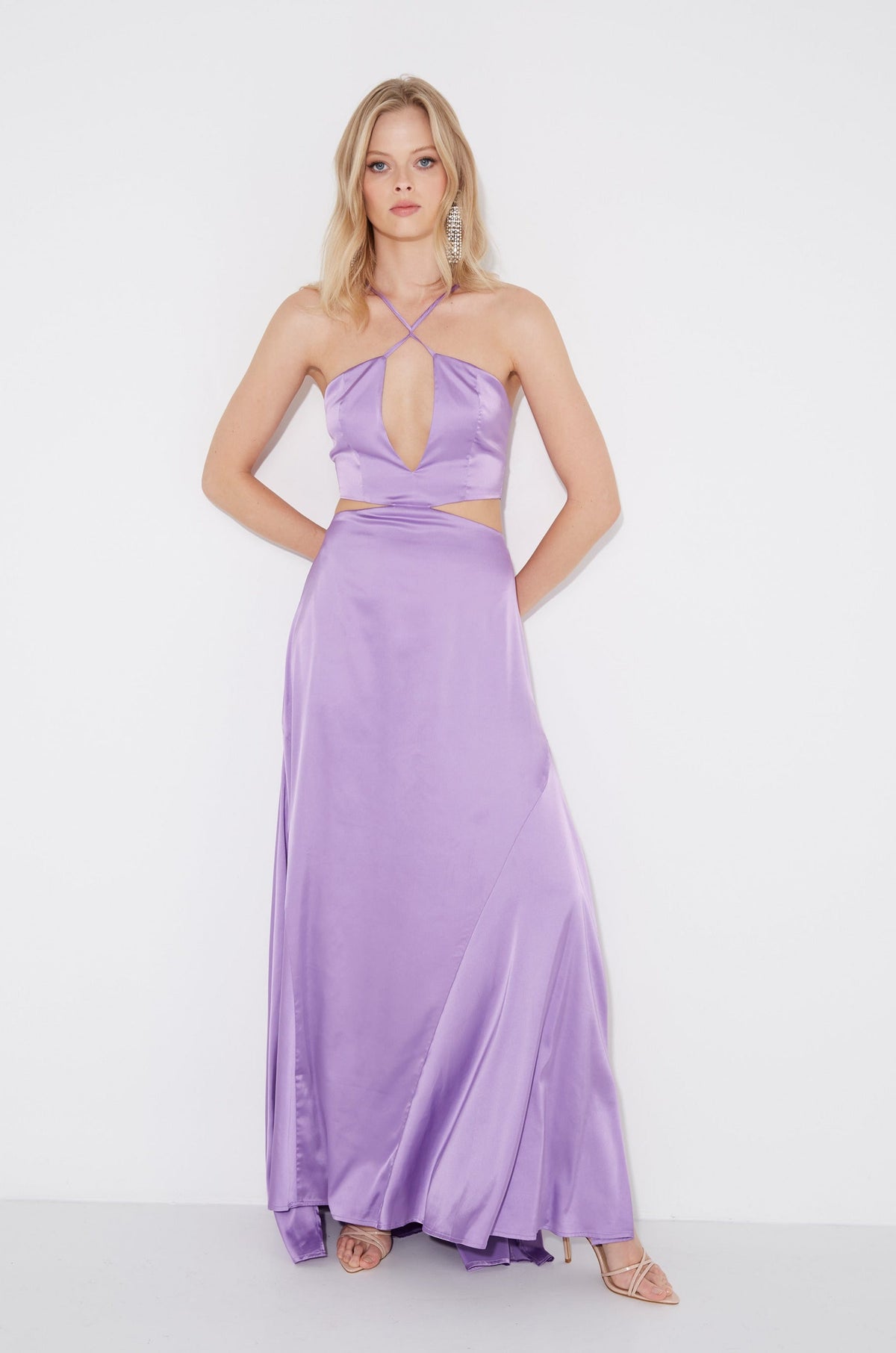 Vestido largo Zena lila con escote profundo y cut-out