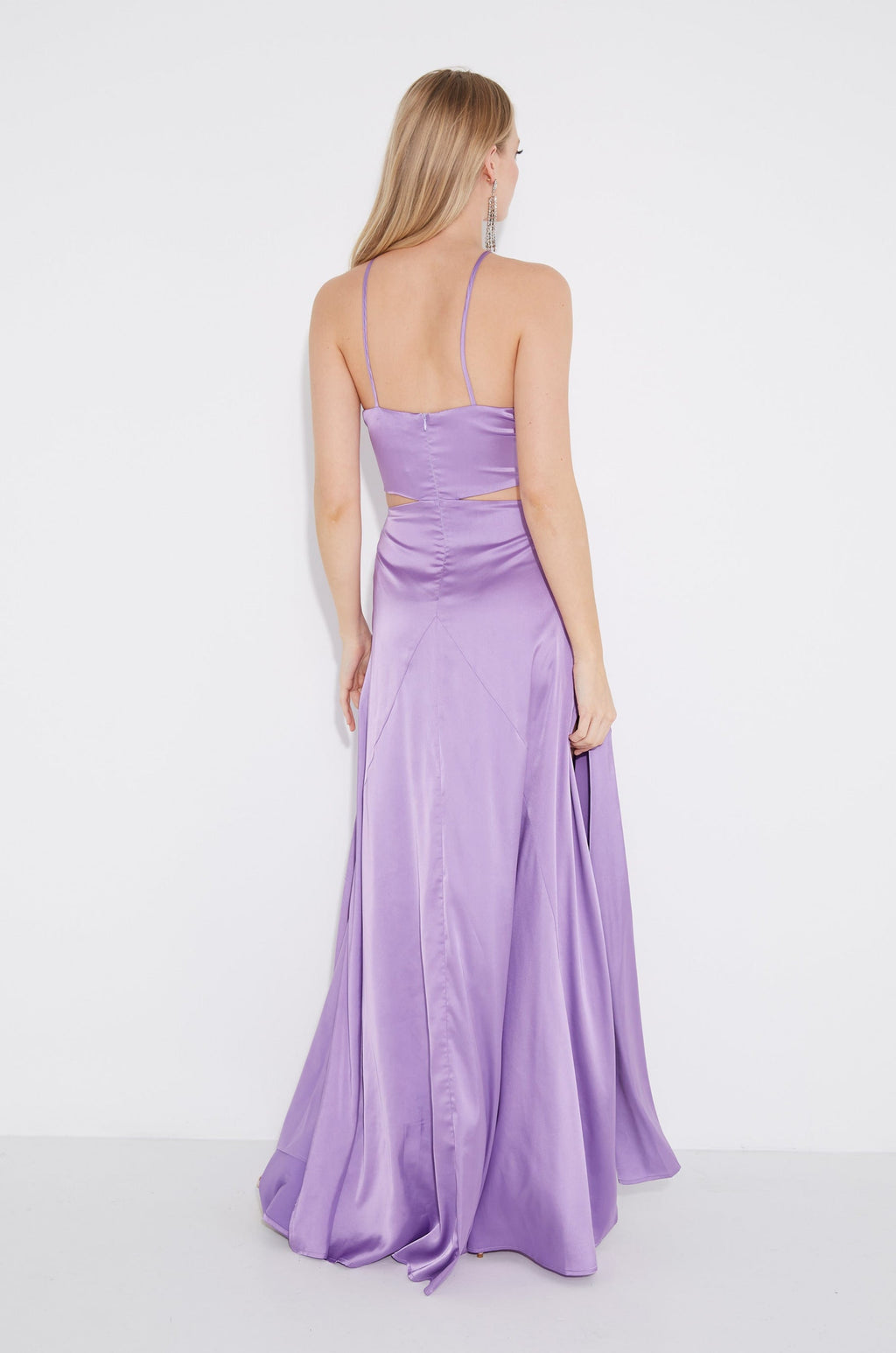 Vestido largo Zena lila con escote profundo y cut-out