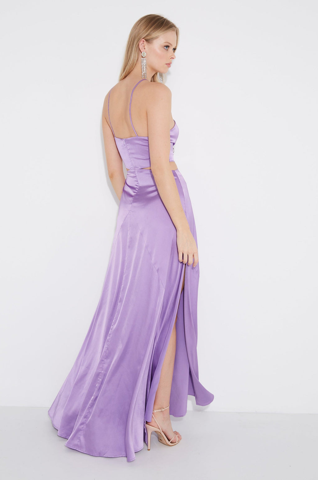 Vestido largo Zena lila con escote profundo y cut-out