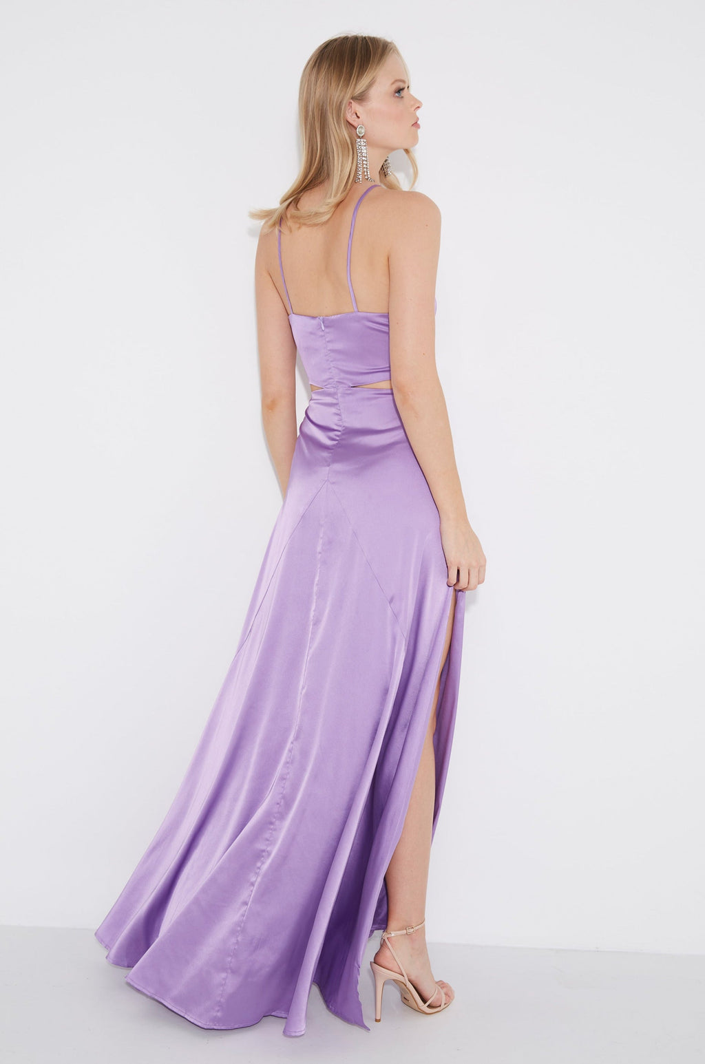 Vestido largo Zena lila con escote profundo y cut-out