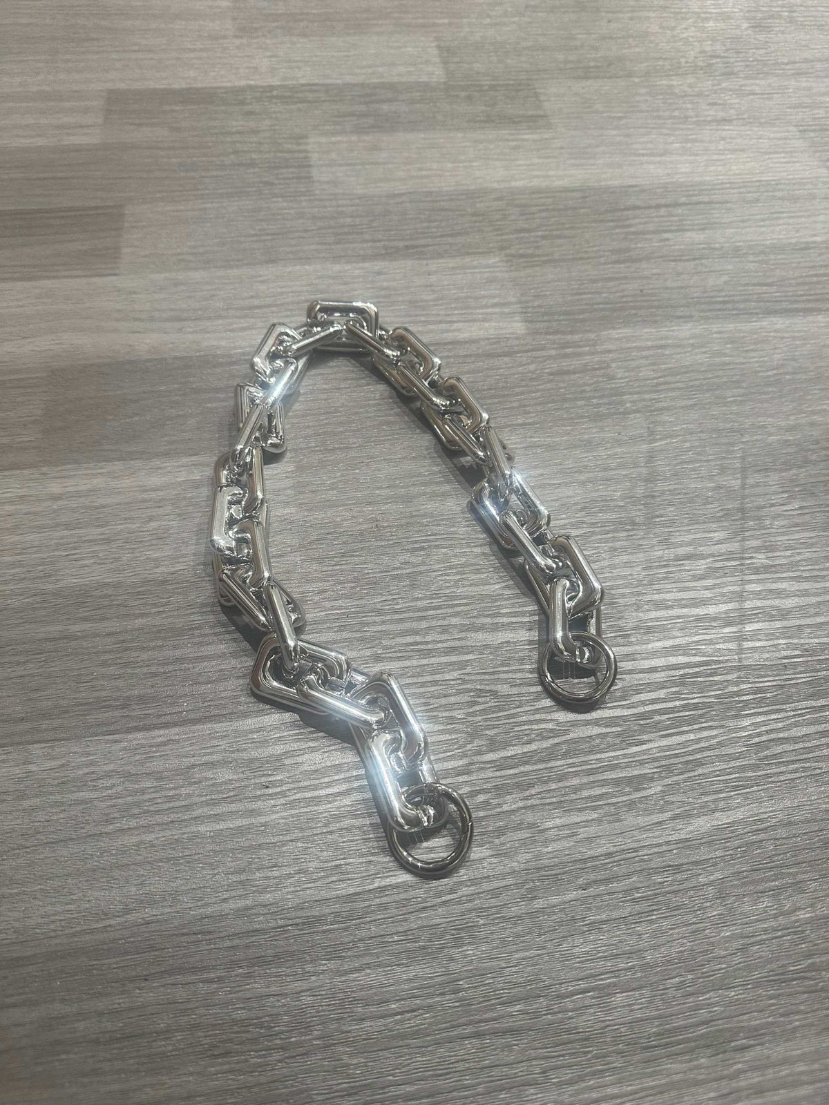 Cadena gruesa dorada de celulosa para bolso