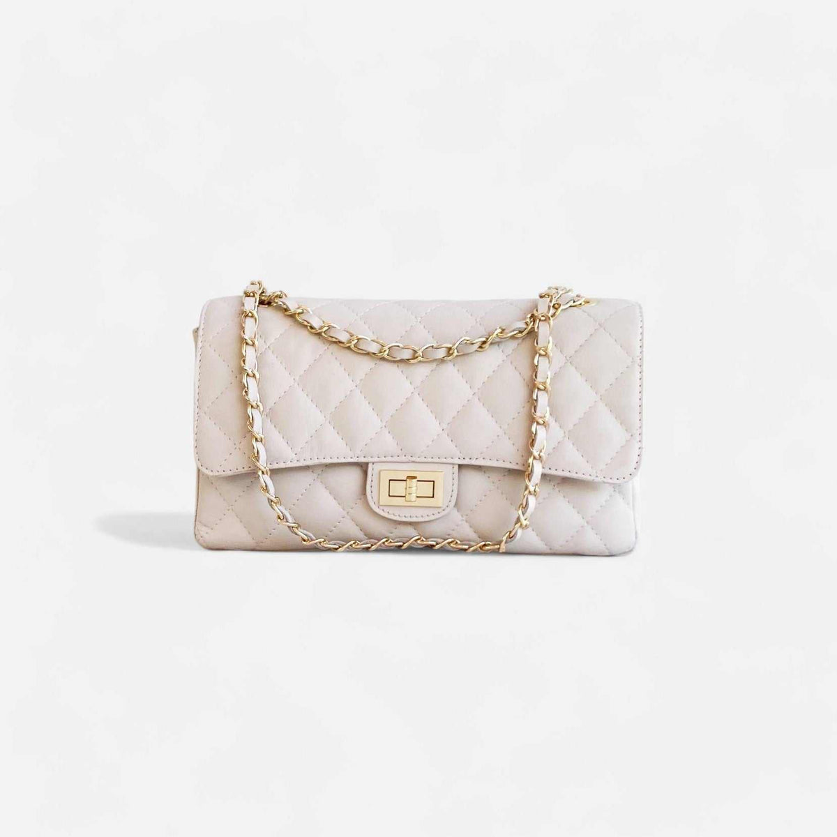 Bolso acolchado beige crema con cadena dorada
