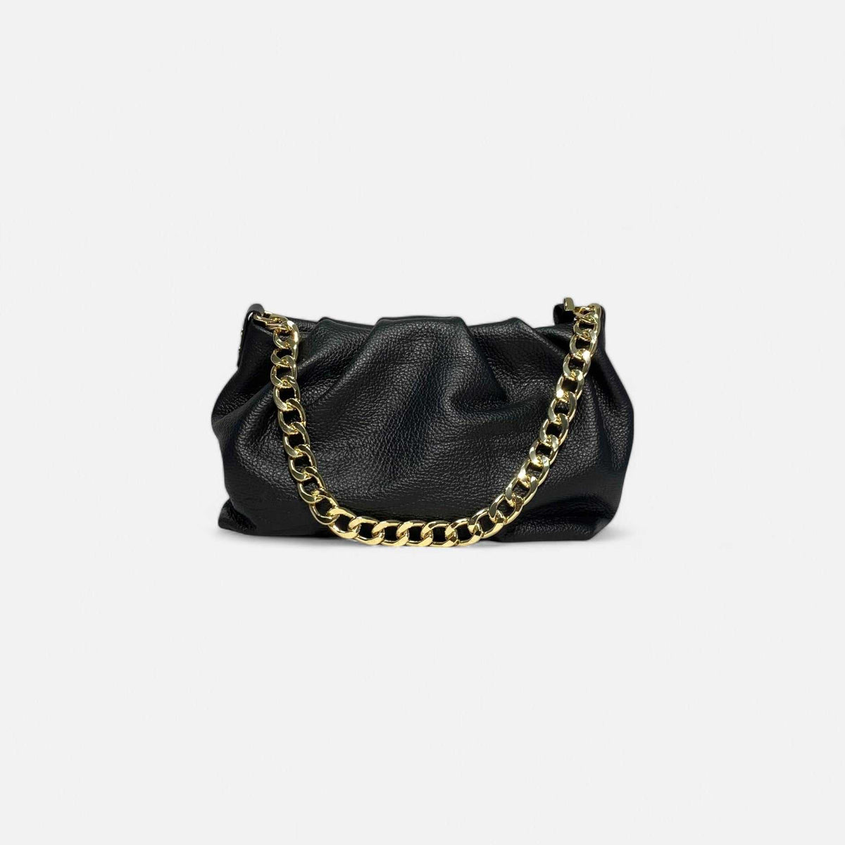 Bolso Pouch Elegance negro de piel con cadena dorada