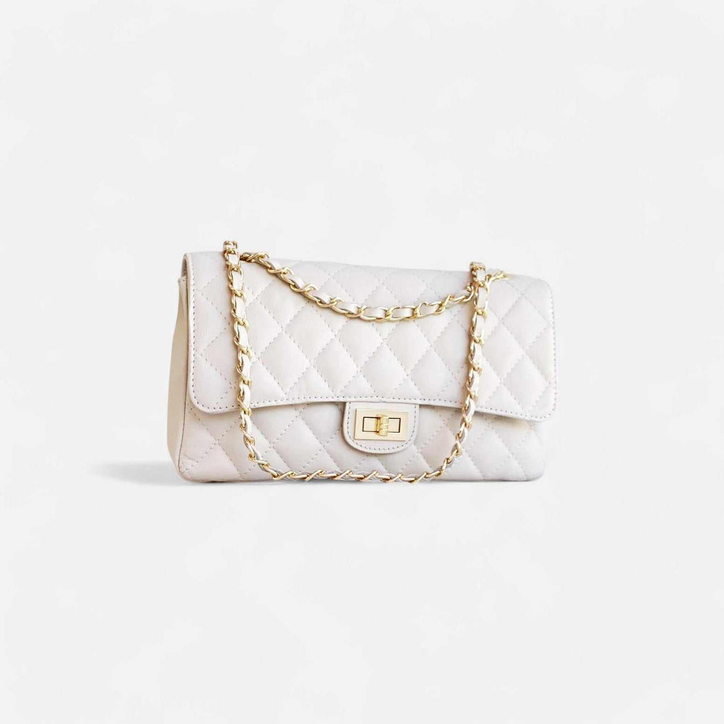Bolso acolchado beige crema con cadena dorada