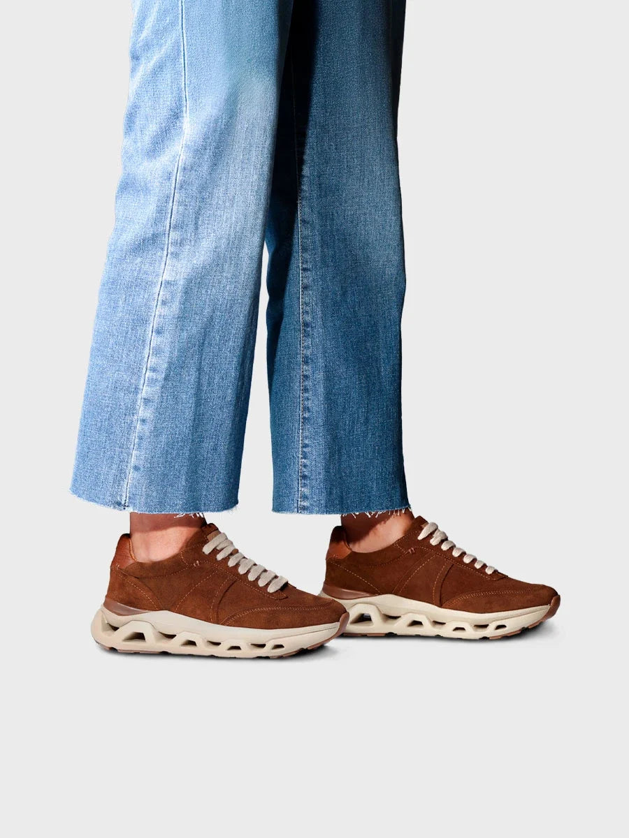 Zapatilla de serraje marrón para mujer | ARAN