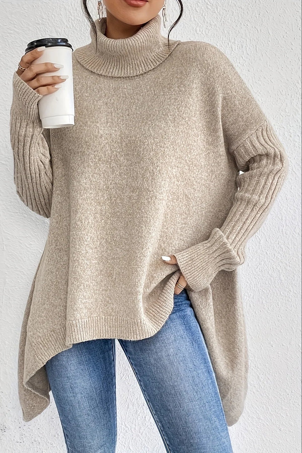 Suéter oversize de mujer con cuello alto y bajo asimétrico