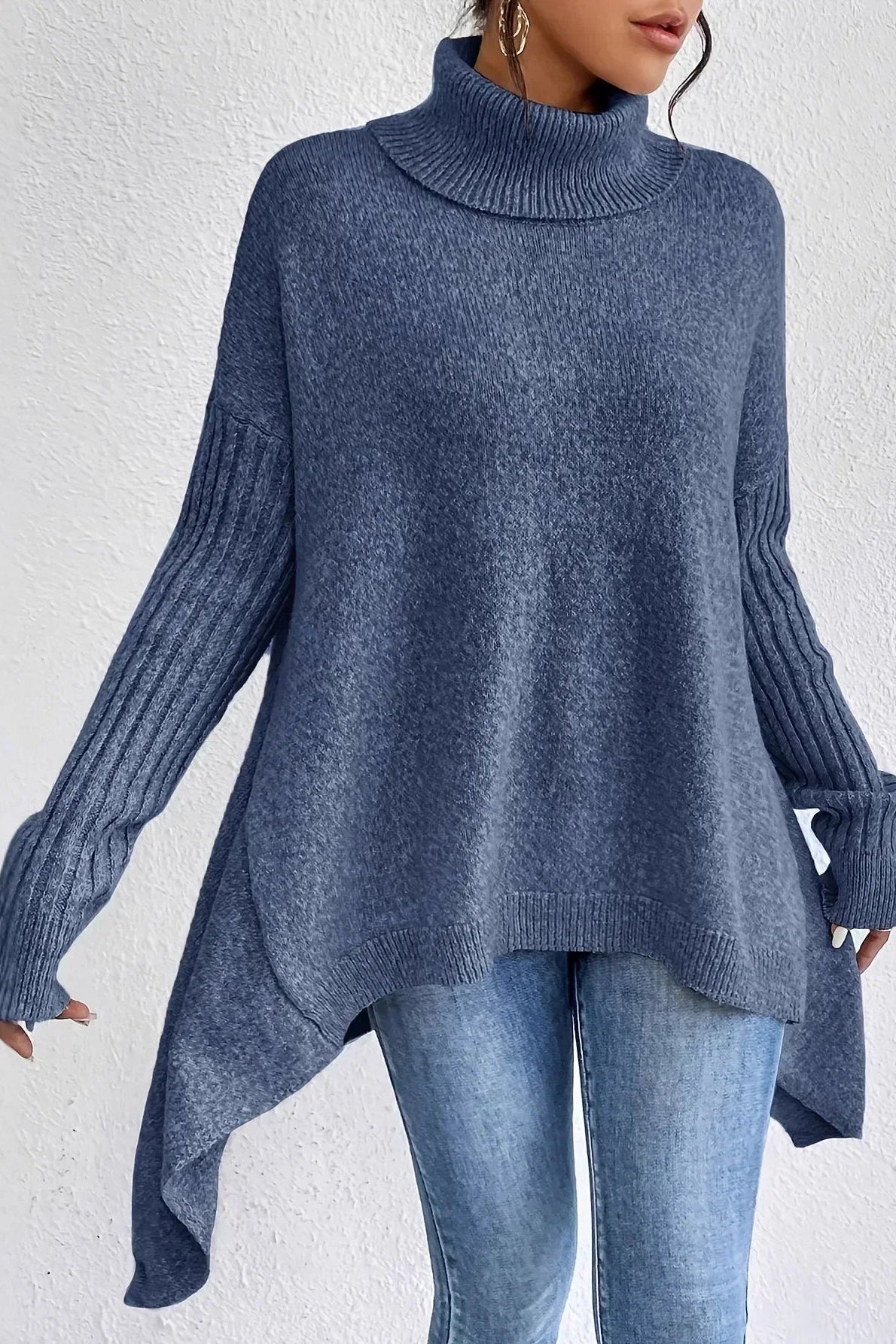 Suéter oversize de mujer con cuello alto y bajo asimétrico