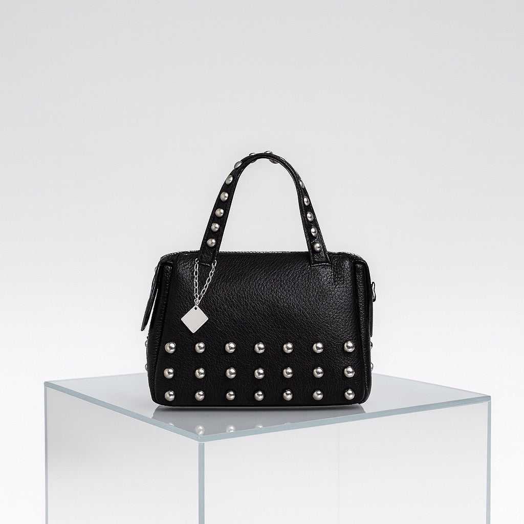 Bolso bowling BRUTAL negro de piel con tachuelas
