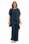Conjunto elegante de mujer con blusa fluida y pantalón ancho