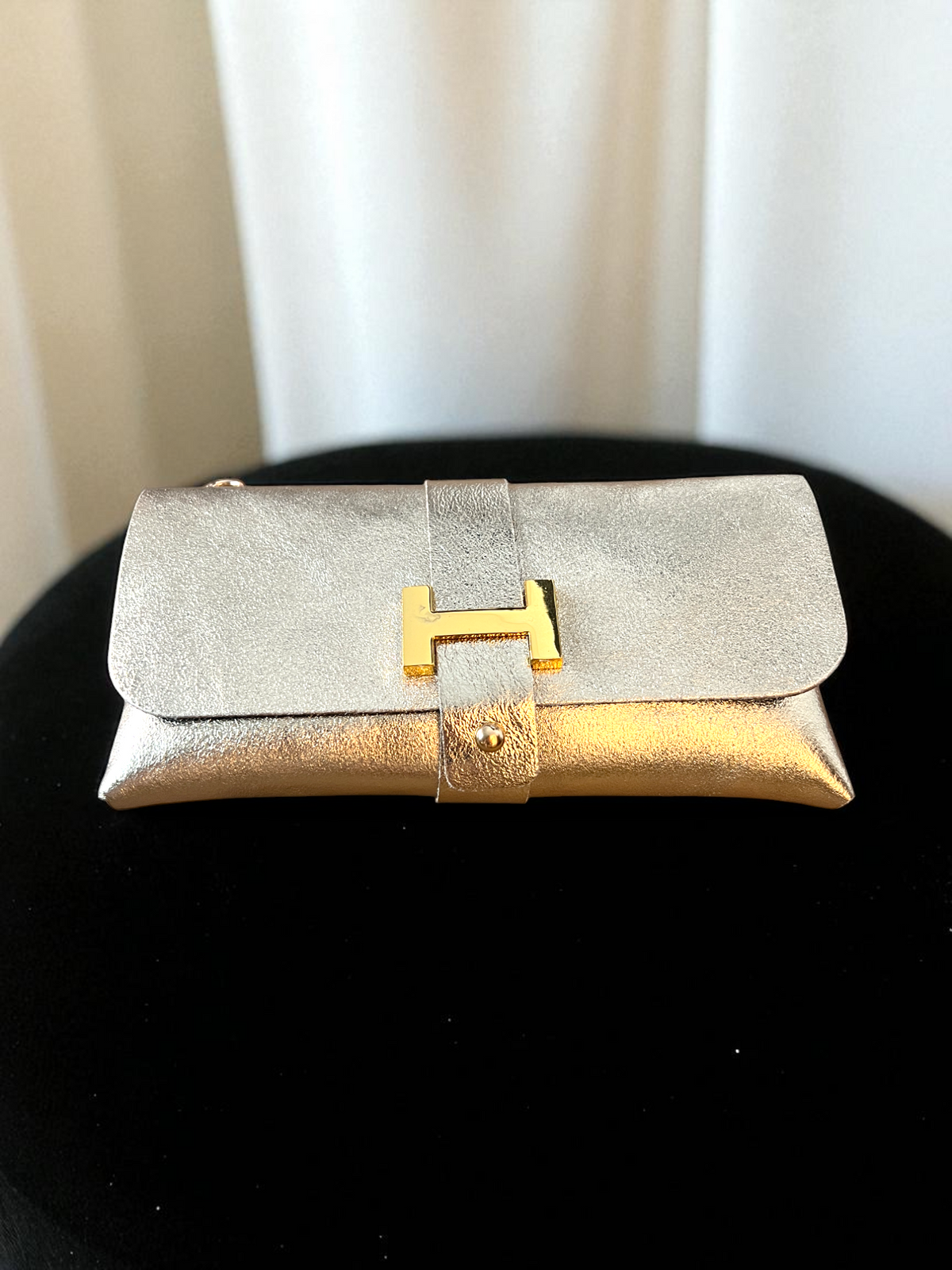 Bolso bandolera Nova metalizado con cadena dorada