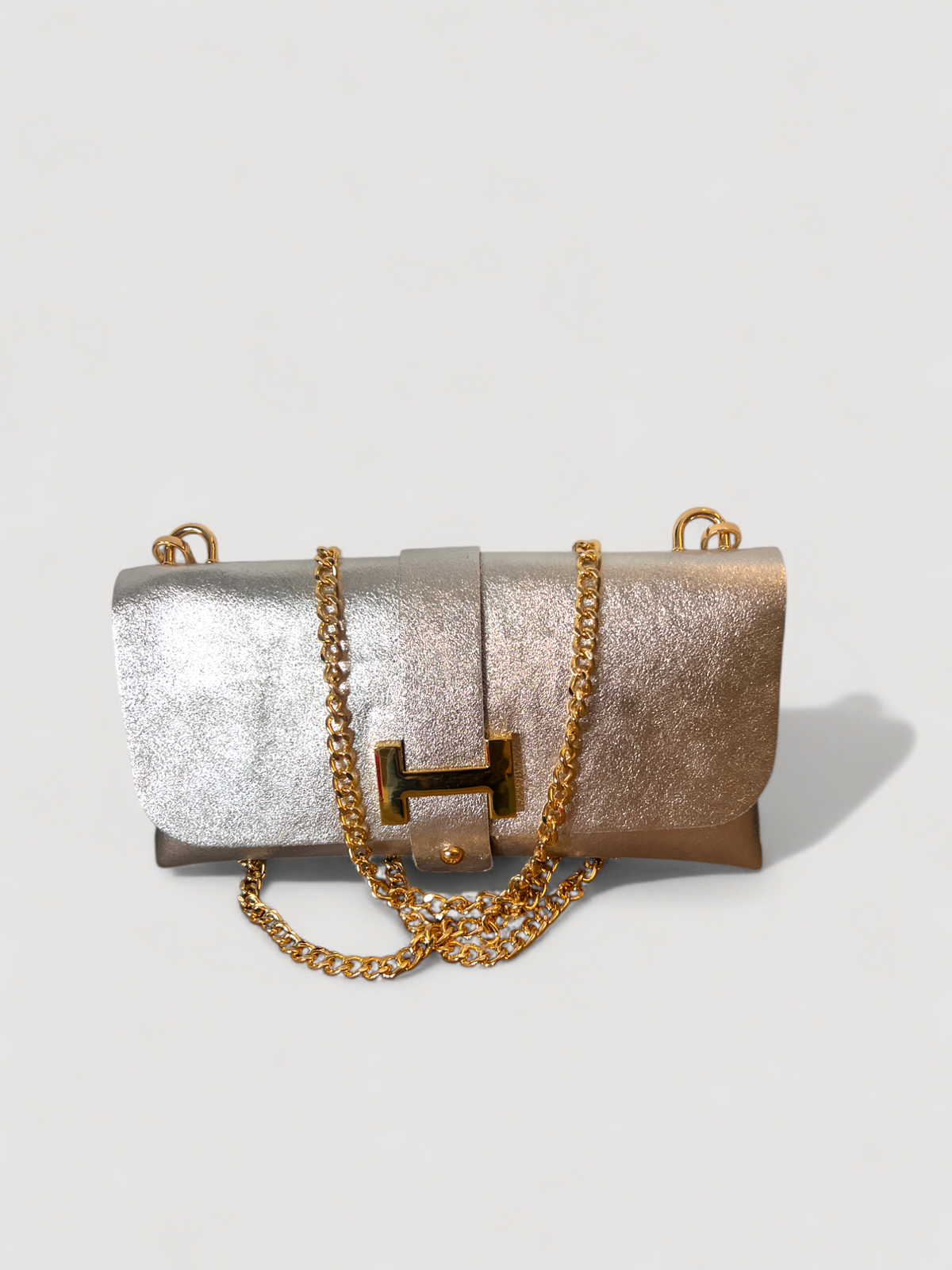 Bolso bandolera Nova metalizado con cadena dorada