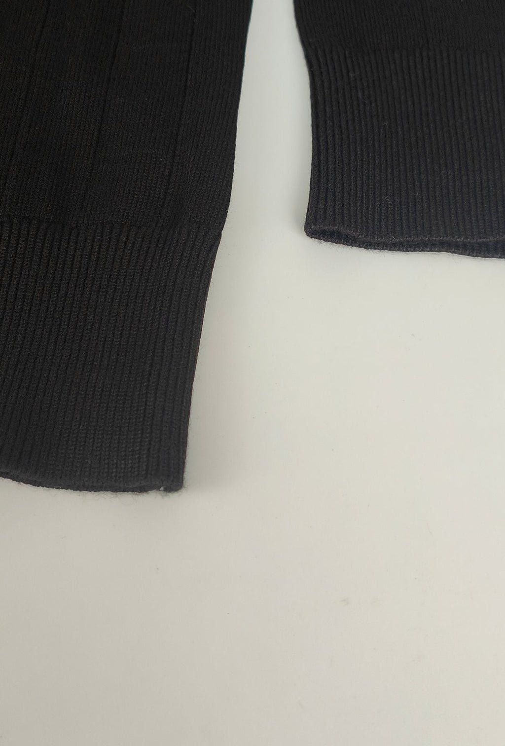Polo de hombre Dresserd negro en punto de canalé