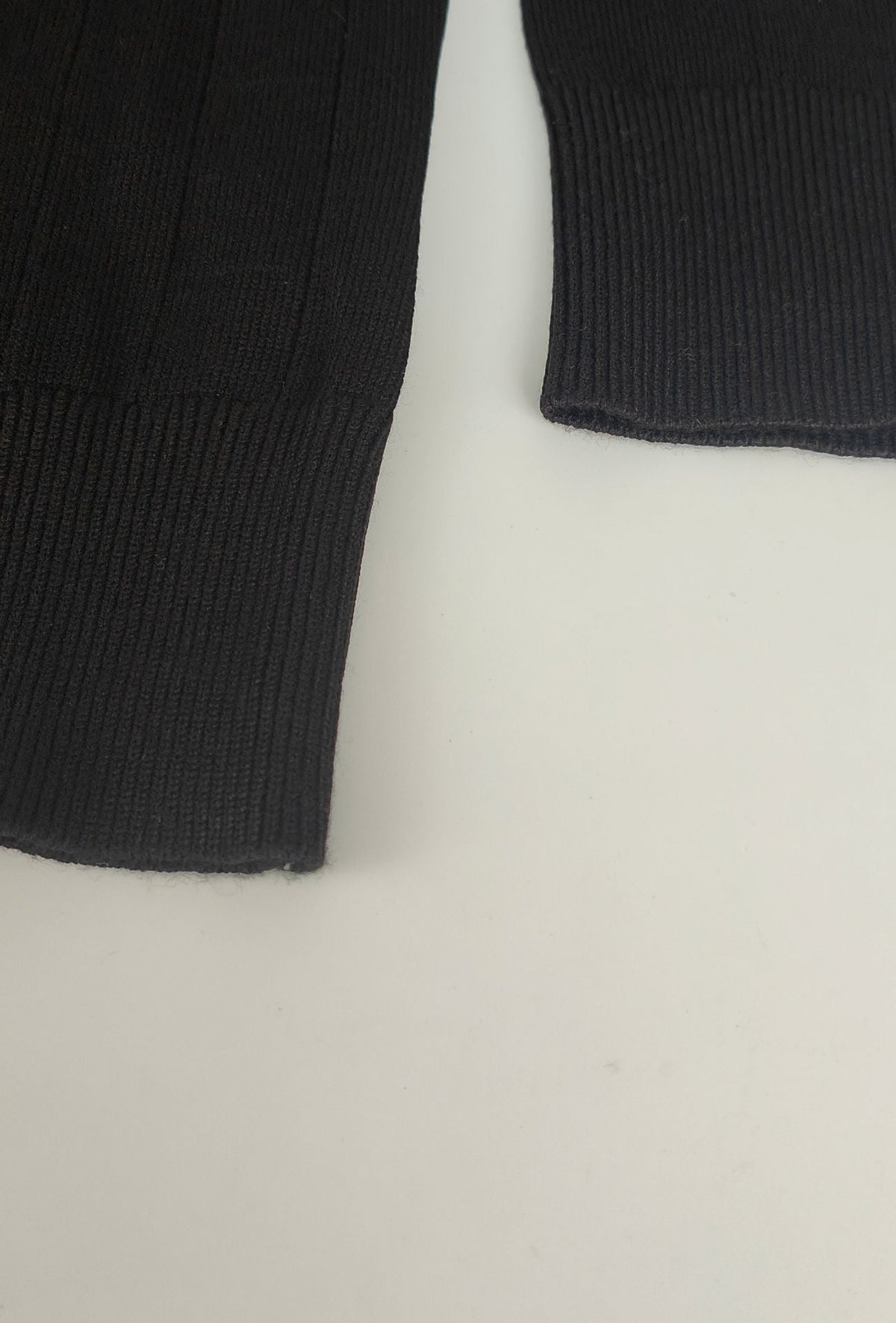 Polo de hombre Dresserd negro en punto de canalé