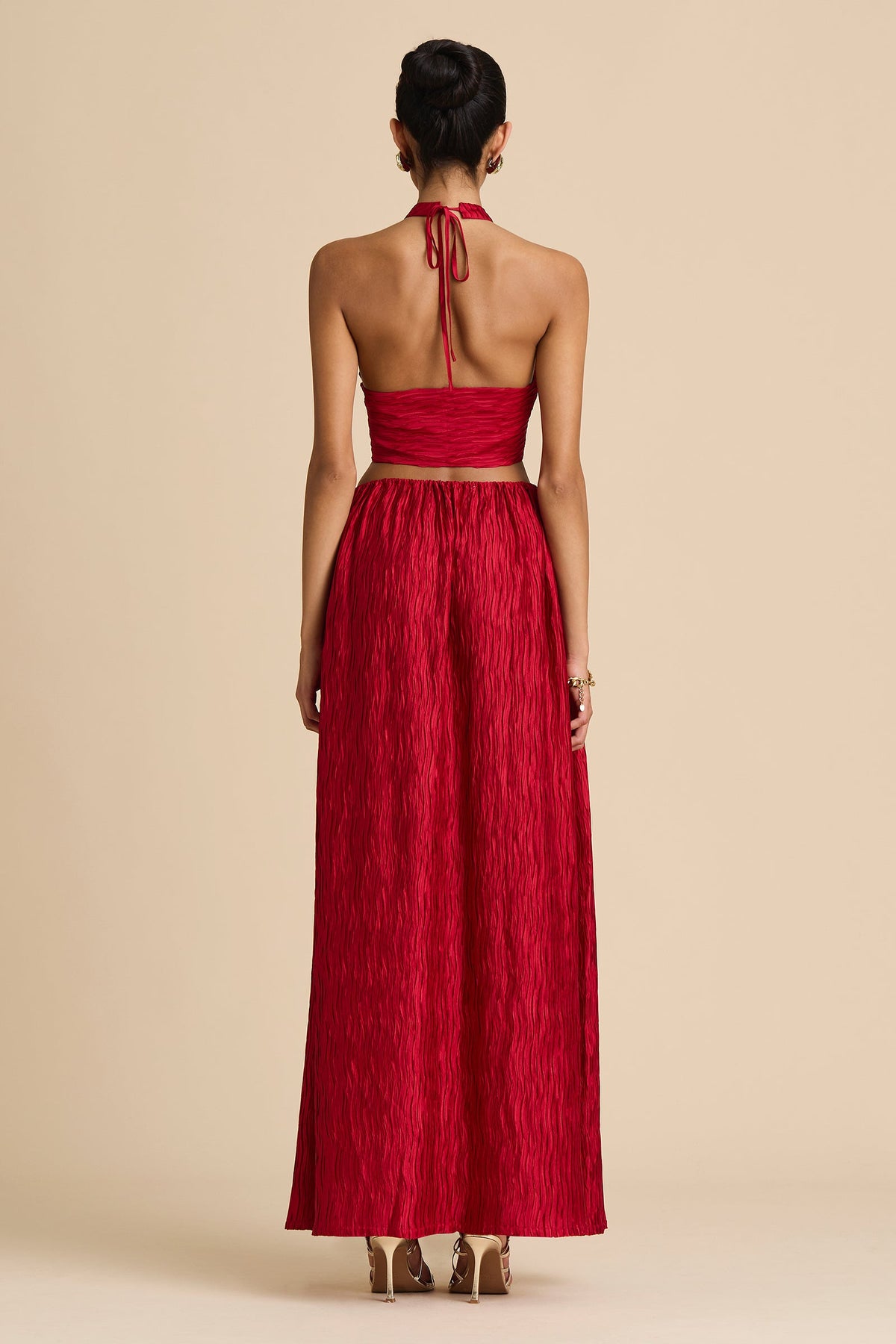 Top halter Marrakech color carmesí con nudo delantero
