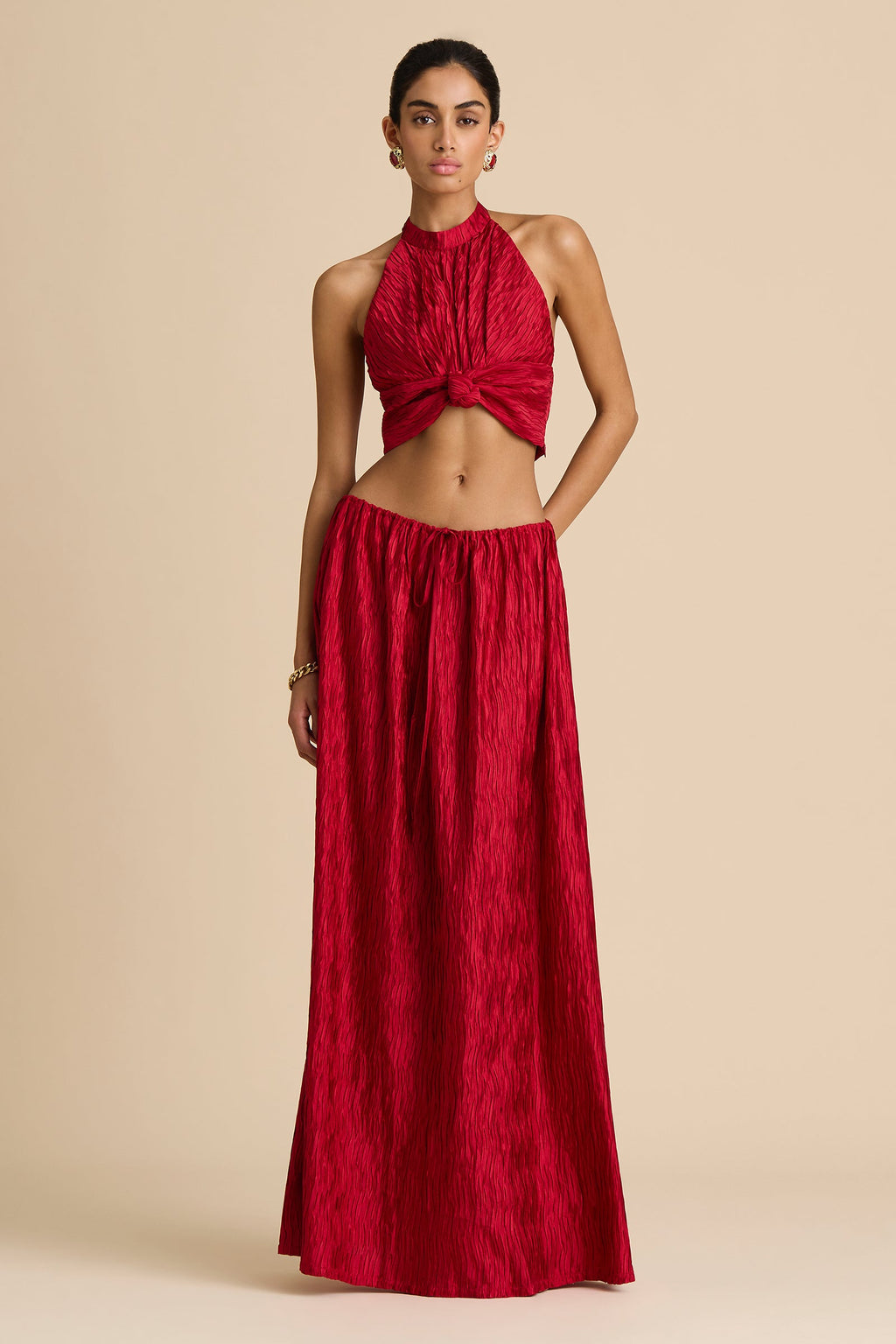 Top halter Marrakech color carmesí con nudo delantero
