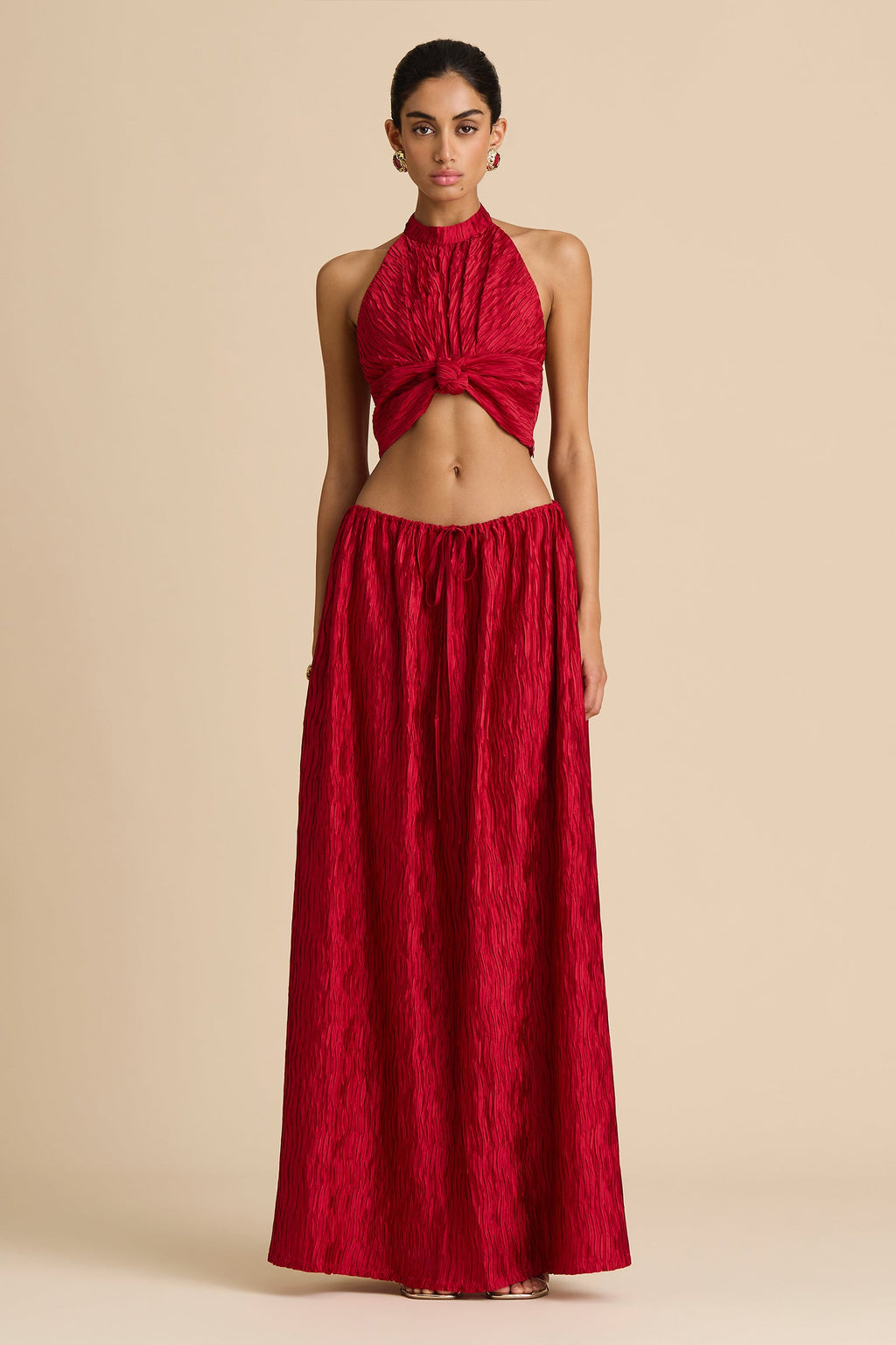 Top halter Marrakech color carmesí con nudo delantero