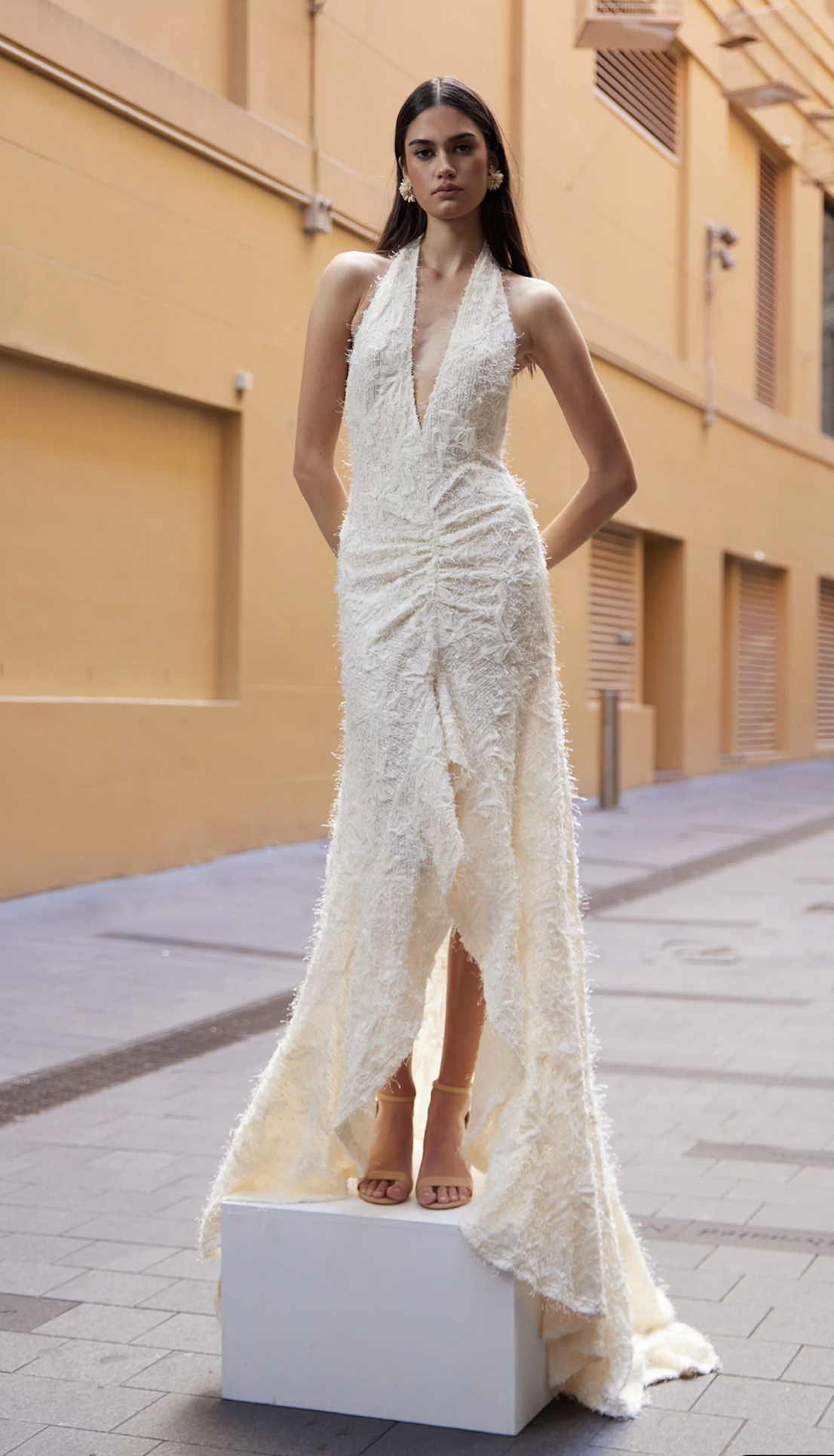 Vestido de novia Noorah con escote halter y cola