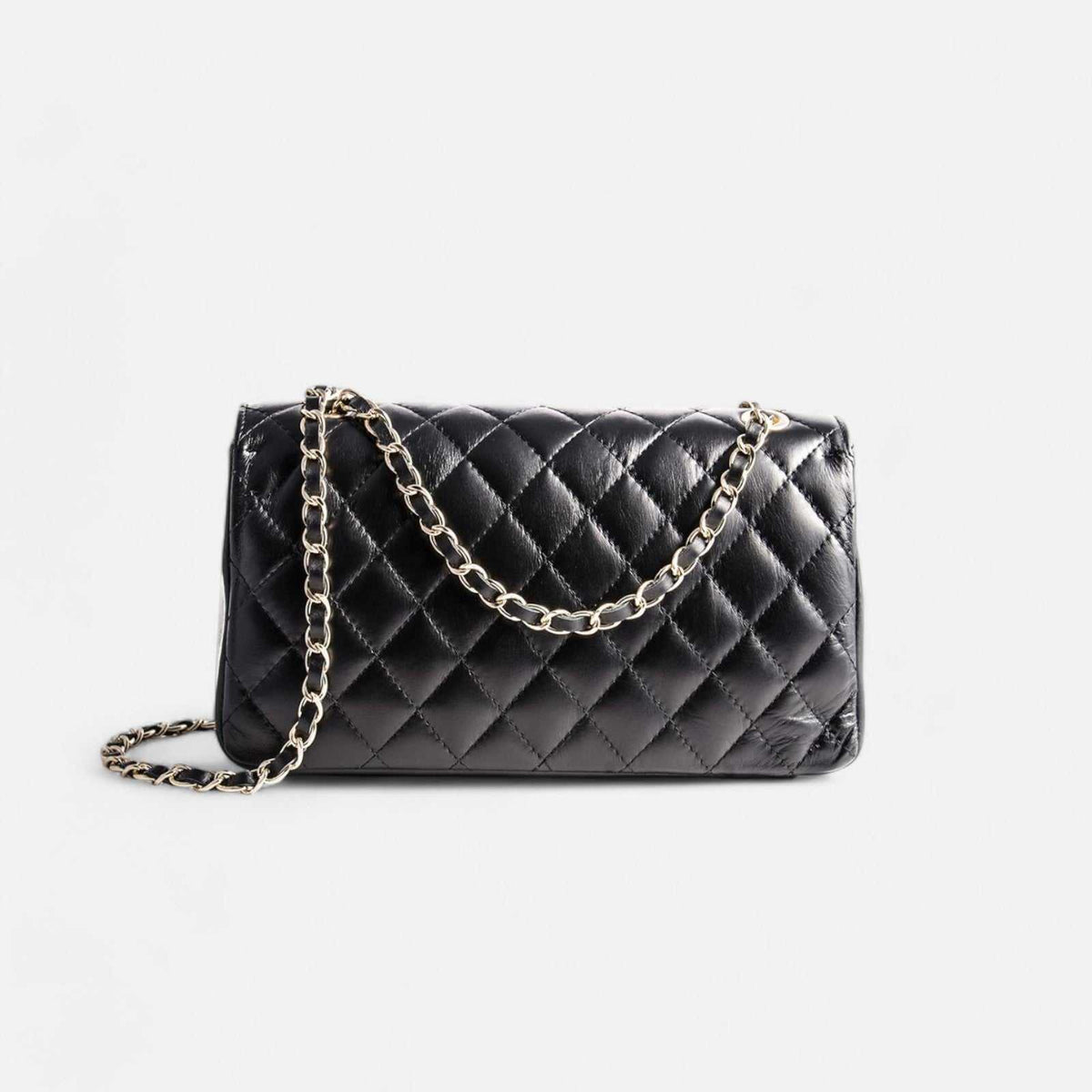 Bolso Clasic negro acolchado de piel con cadena dorada