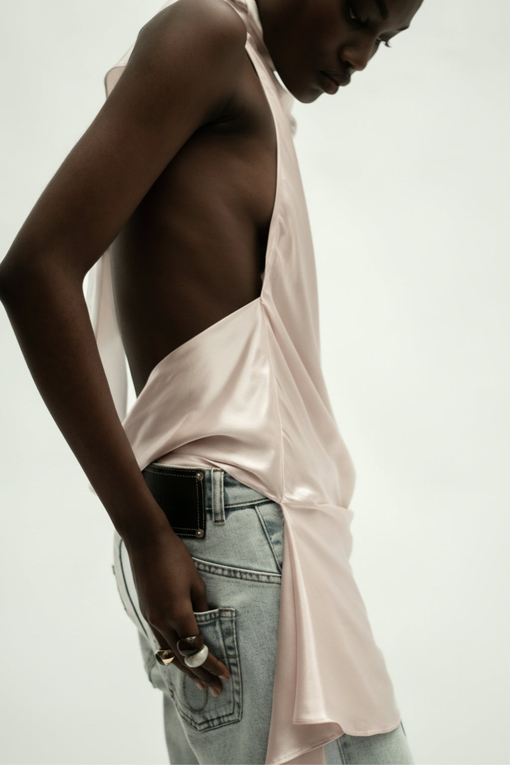 Blusa halter La Joyita en rosa perlado