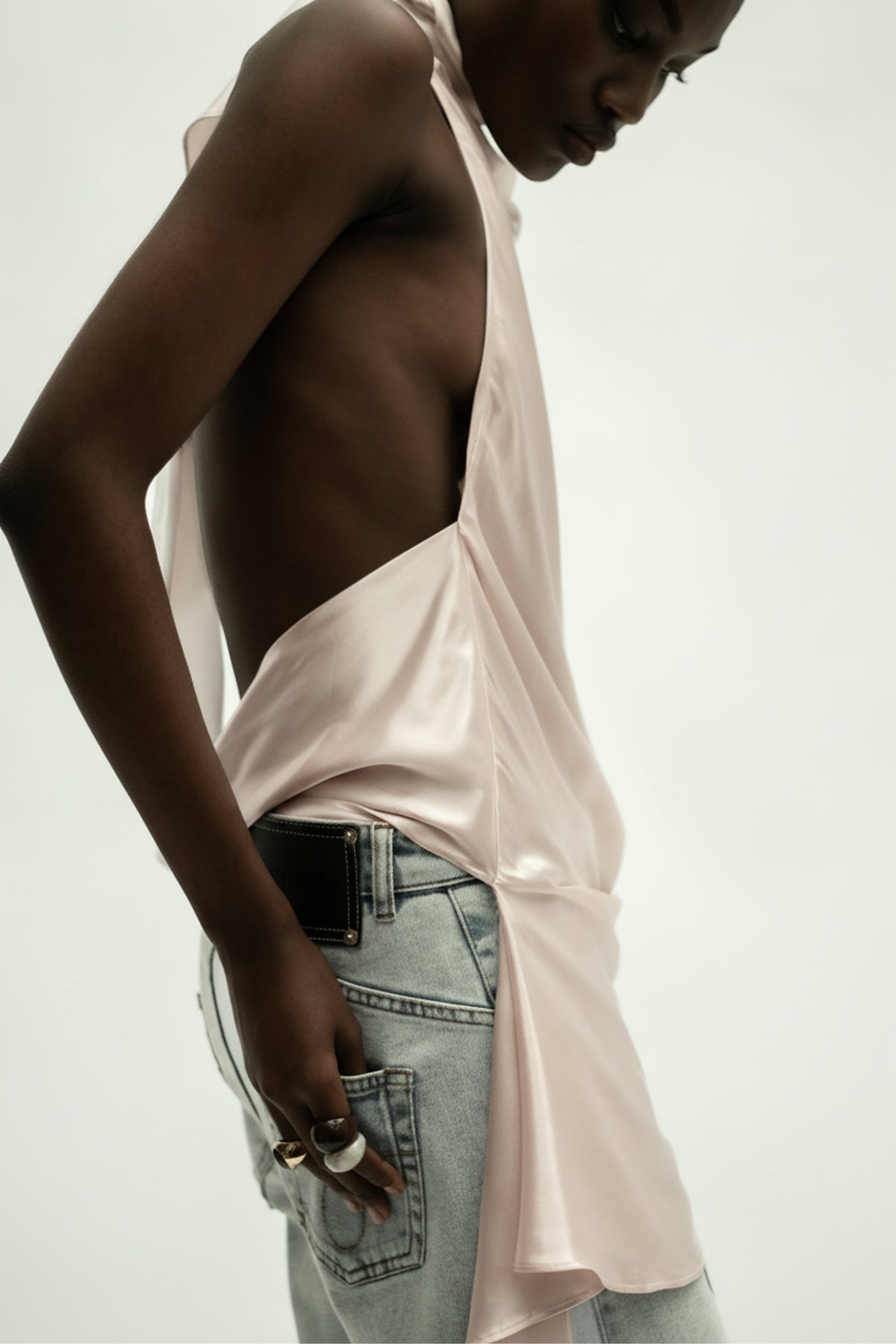 Blusa halter La Joyita en rosa perlado