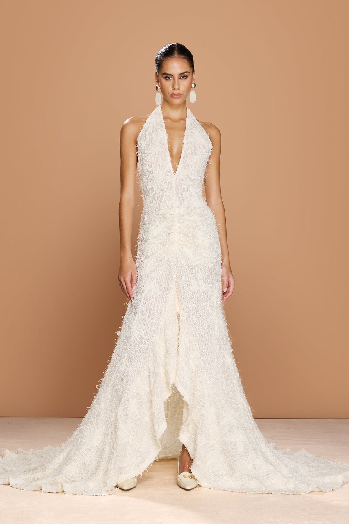 Vestido de novia Noorah con escote halter y cola