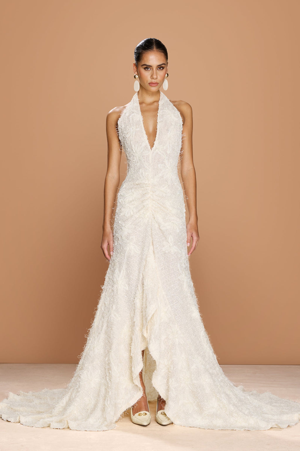 Vestido de novia Noorah con escote halter y cola