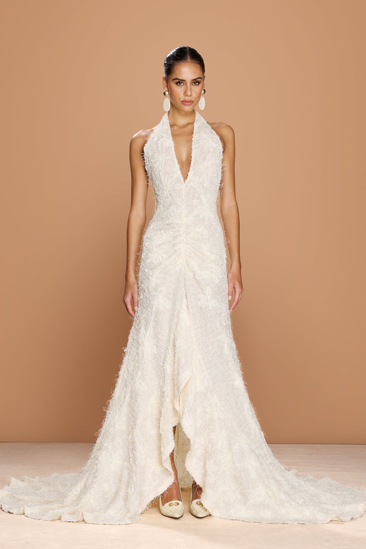 Vestido de novia Noorah con escote halter y cola