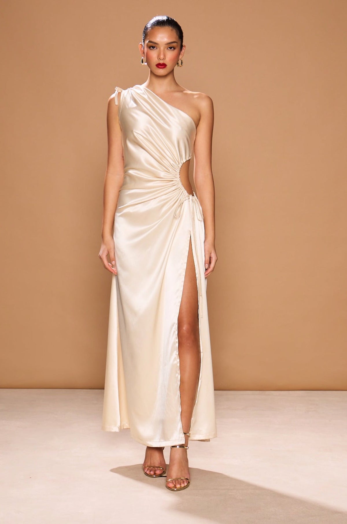 Vestido maxi Nour Ocean Pearl con escote de un hombro
