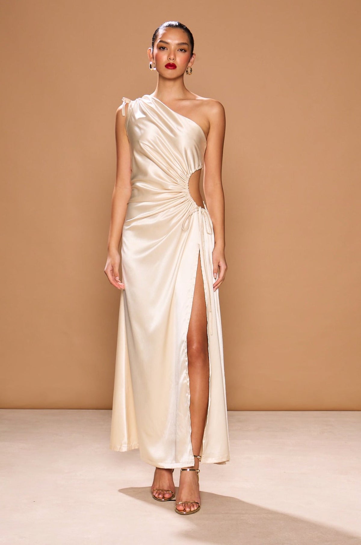 Vestido maxi Nour Ocean Pearl con escote de un hombro
