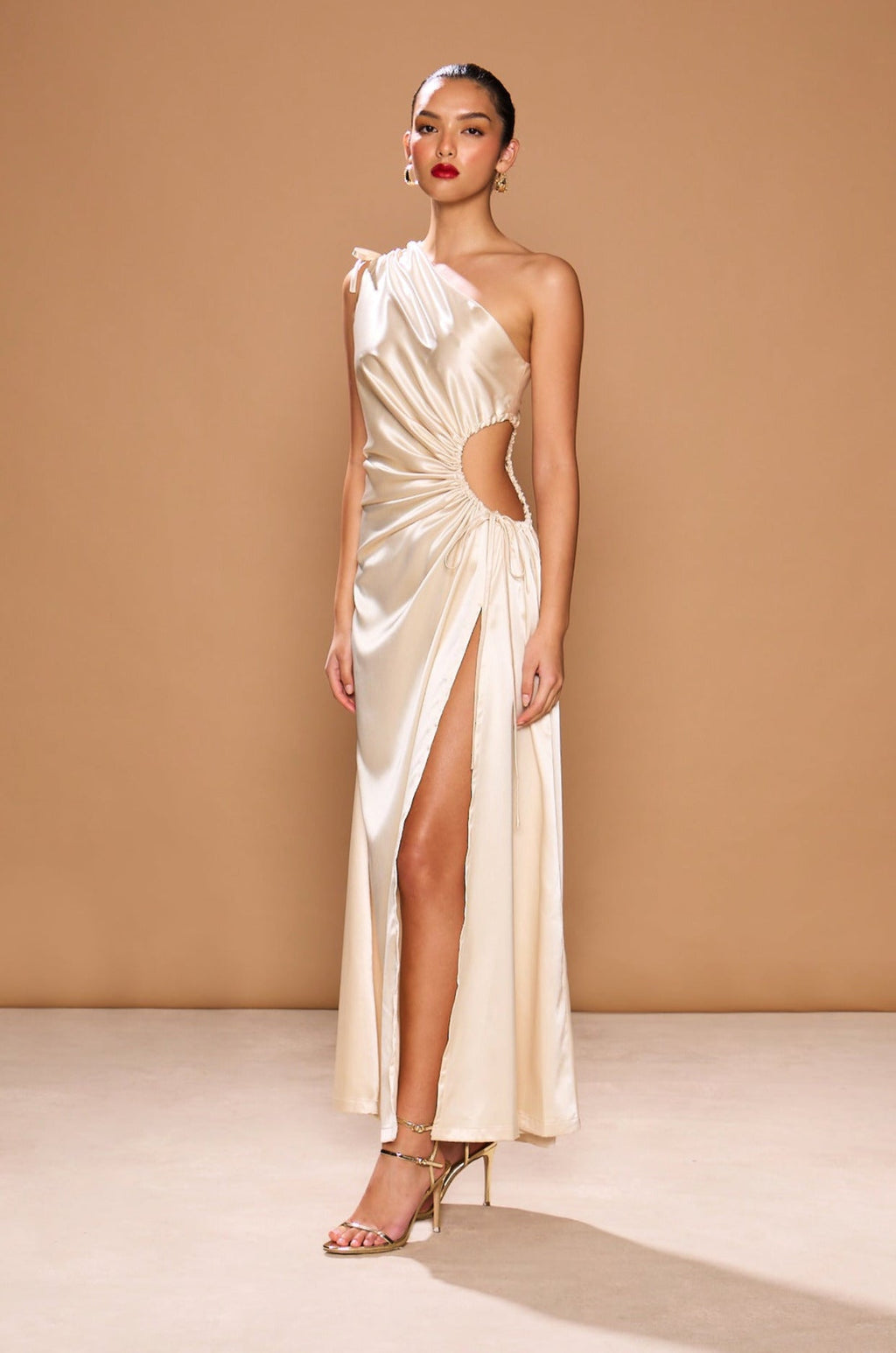 Vestido maxi Nour Ocean Pearl con escote de un hombro