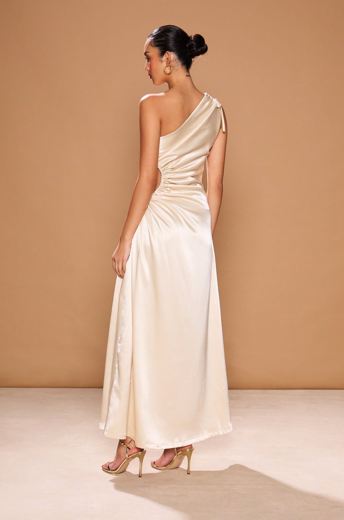 Vestido maxi Nour Ocean Pearl con escote de un hombro