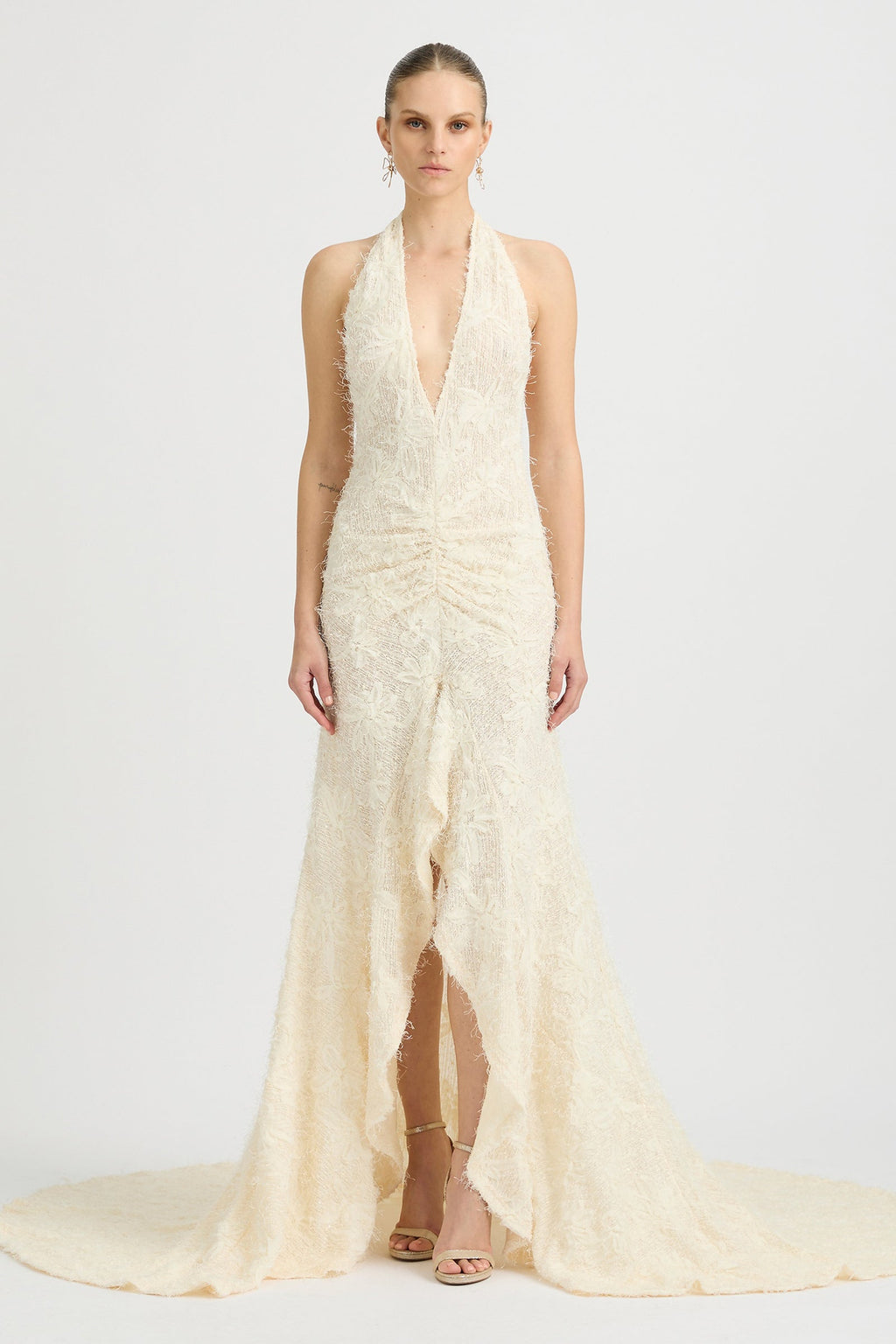 Vestido de novia Noorah con escote halter y cola
