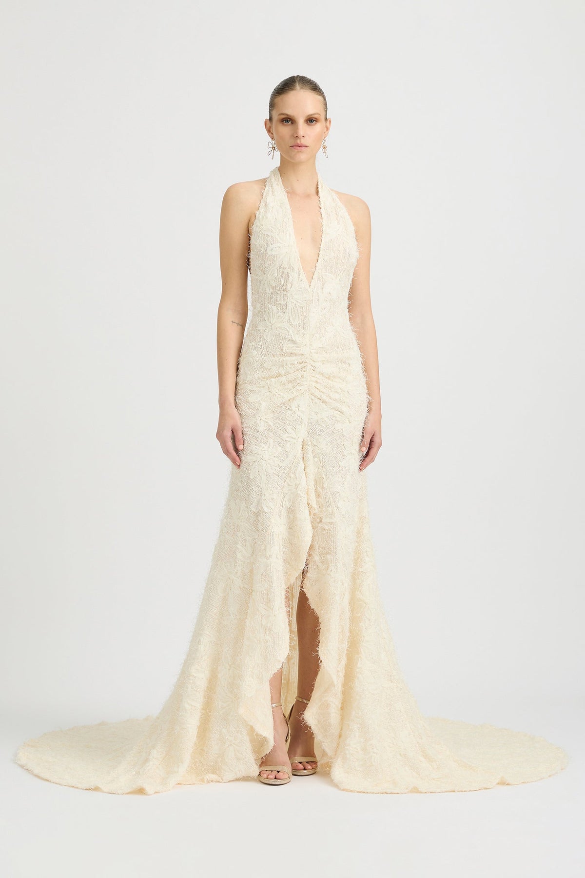 Vestido de novia Noorah con escote halter y cola