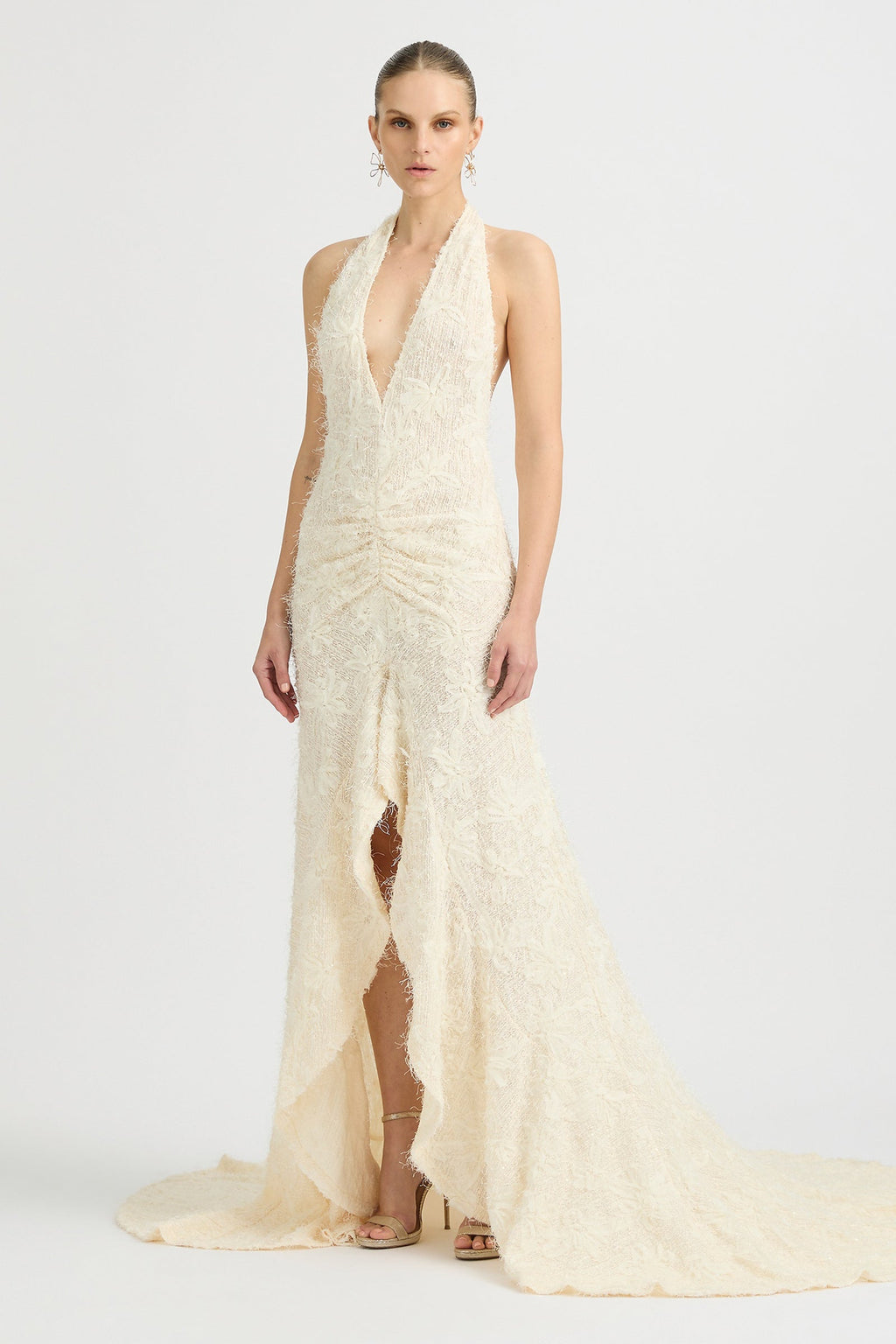 Vestido de novia Noorah con escote halter y cola