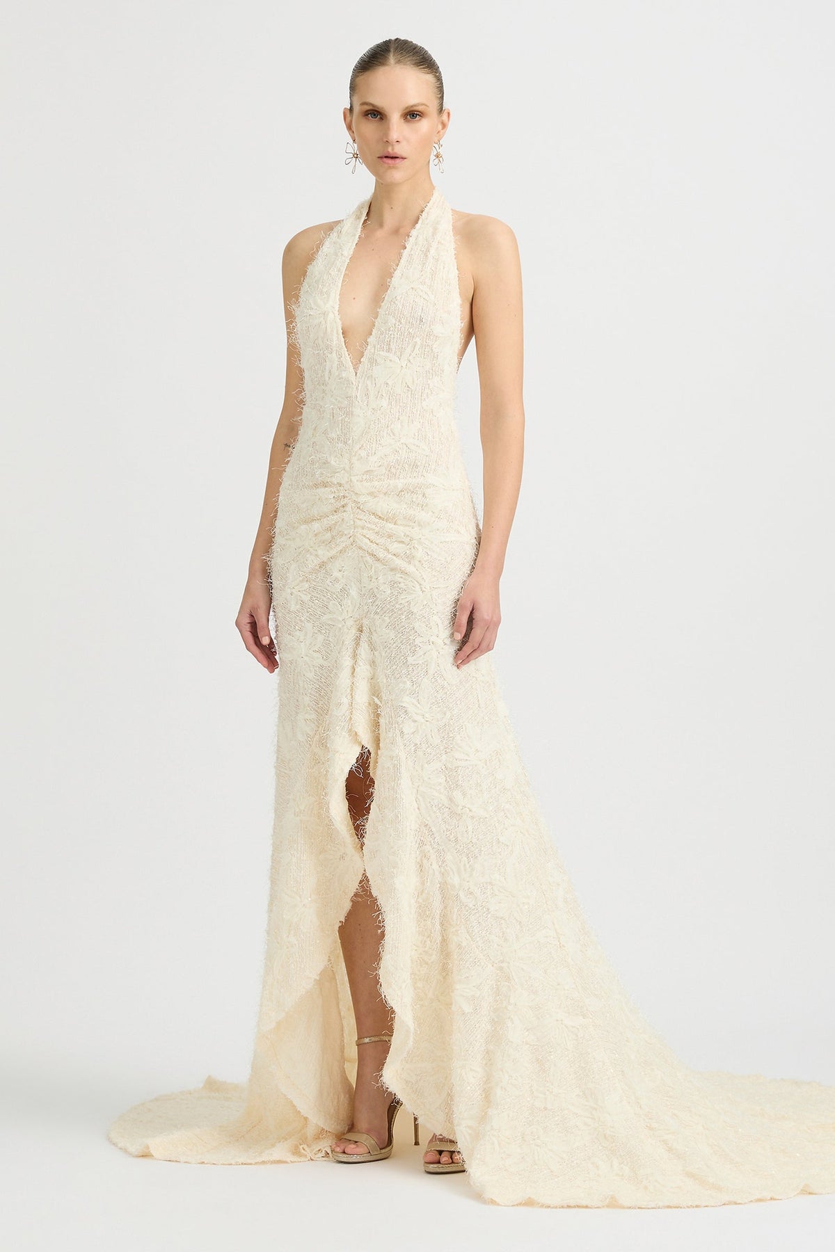 Vestido de novia Noorah con escote halter y cola