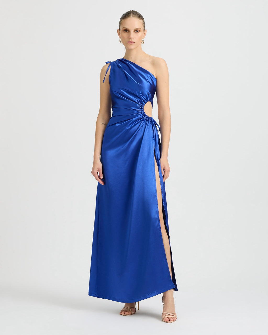 Vestido maxi Nour azul marroquí de un hombro con cut-out
