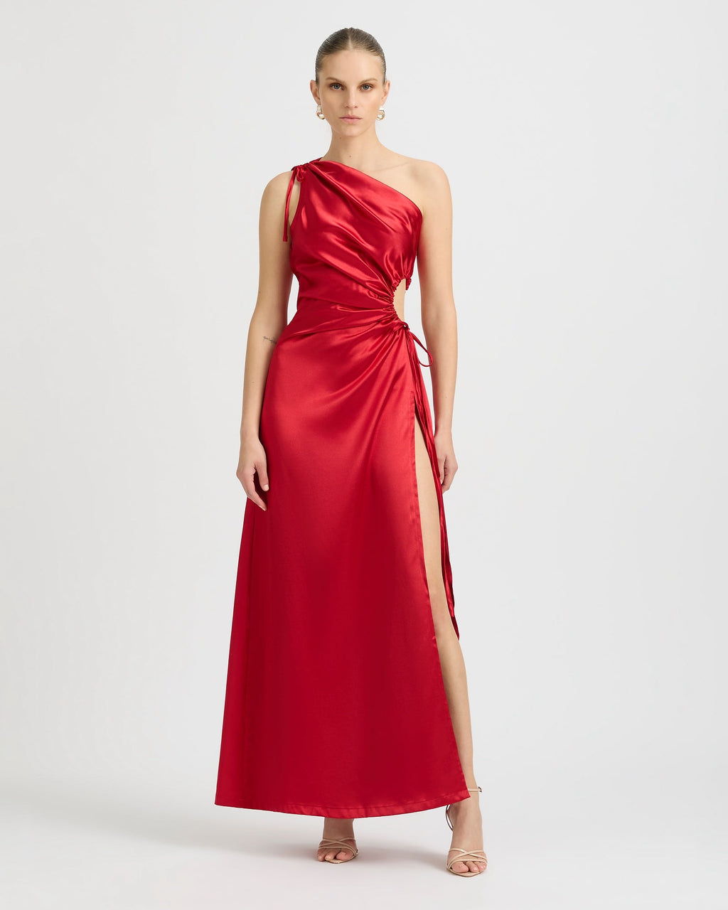 Vestido maxi Nour rojo escarlata de un hombro con cut-out