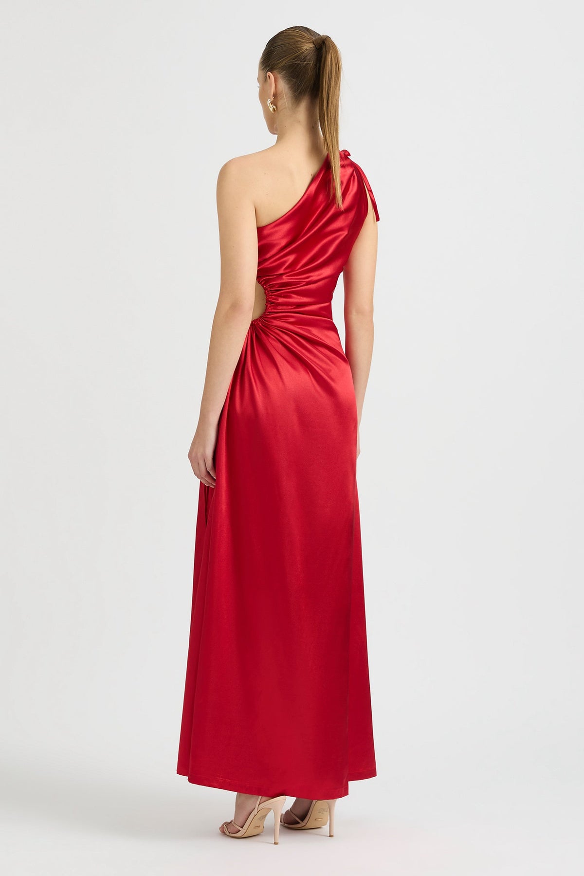 Vestido maxi Nour rojo escarlata de un hombro con cut-out