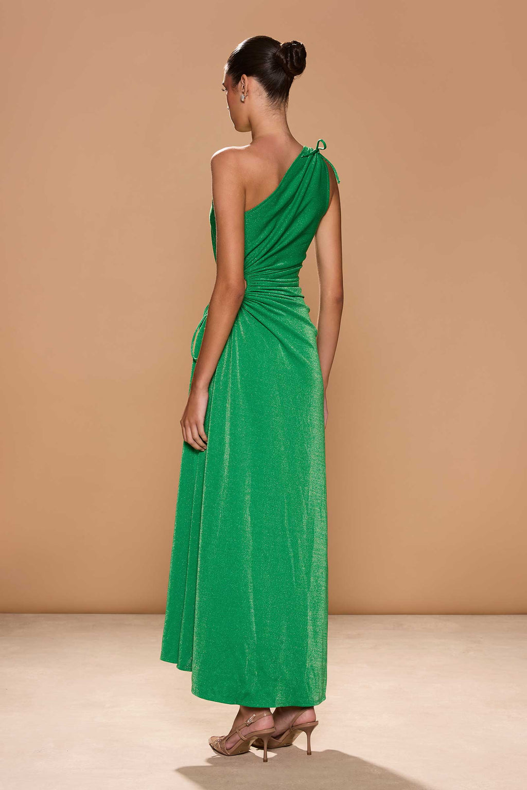 Vestido maxi Nour verde bosque con brillo plateado